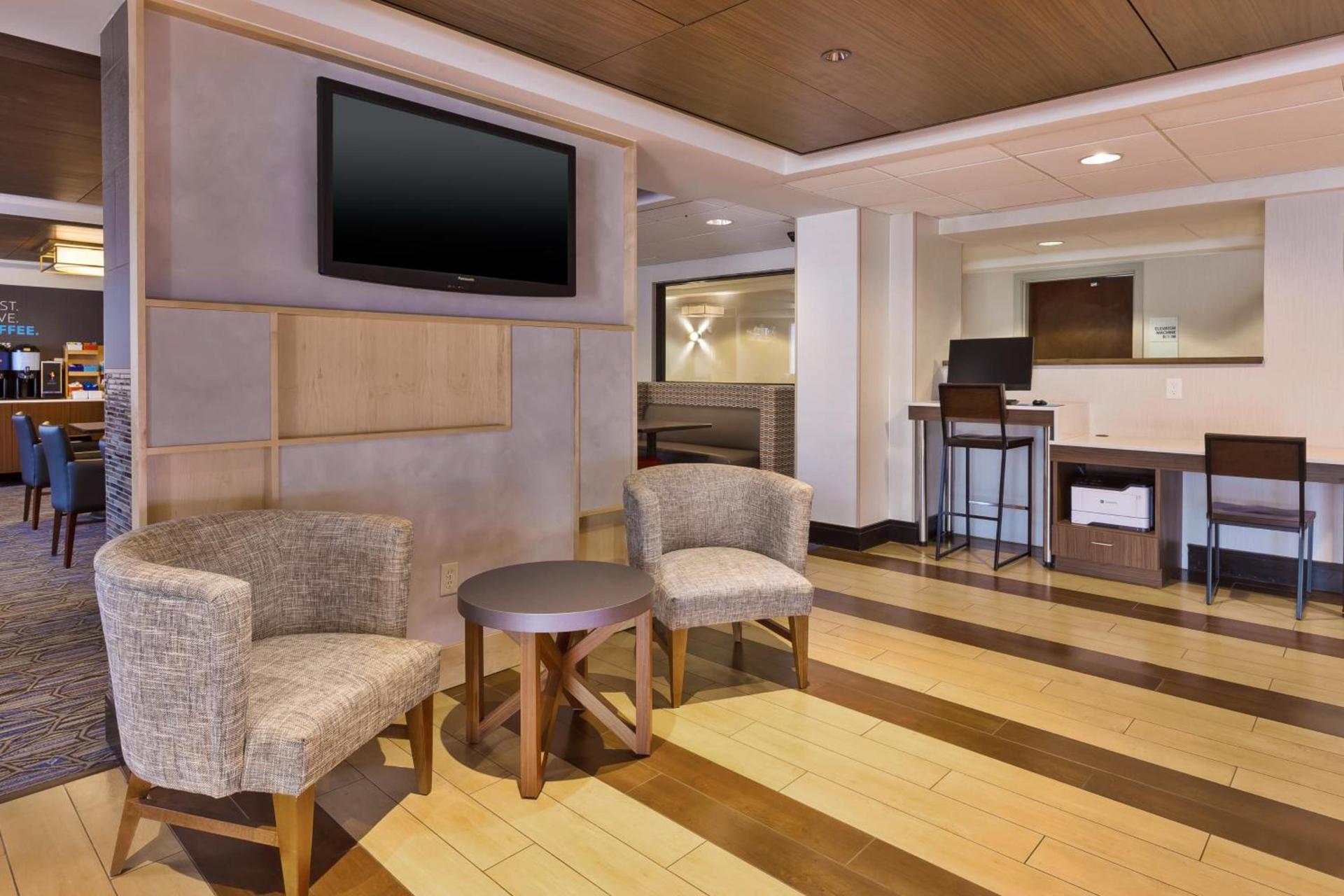 Holiday Inn Express - Waldorf by IHG photo 8