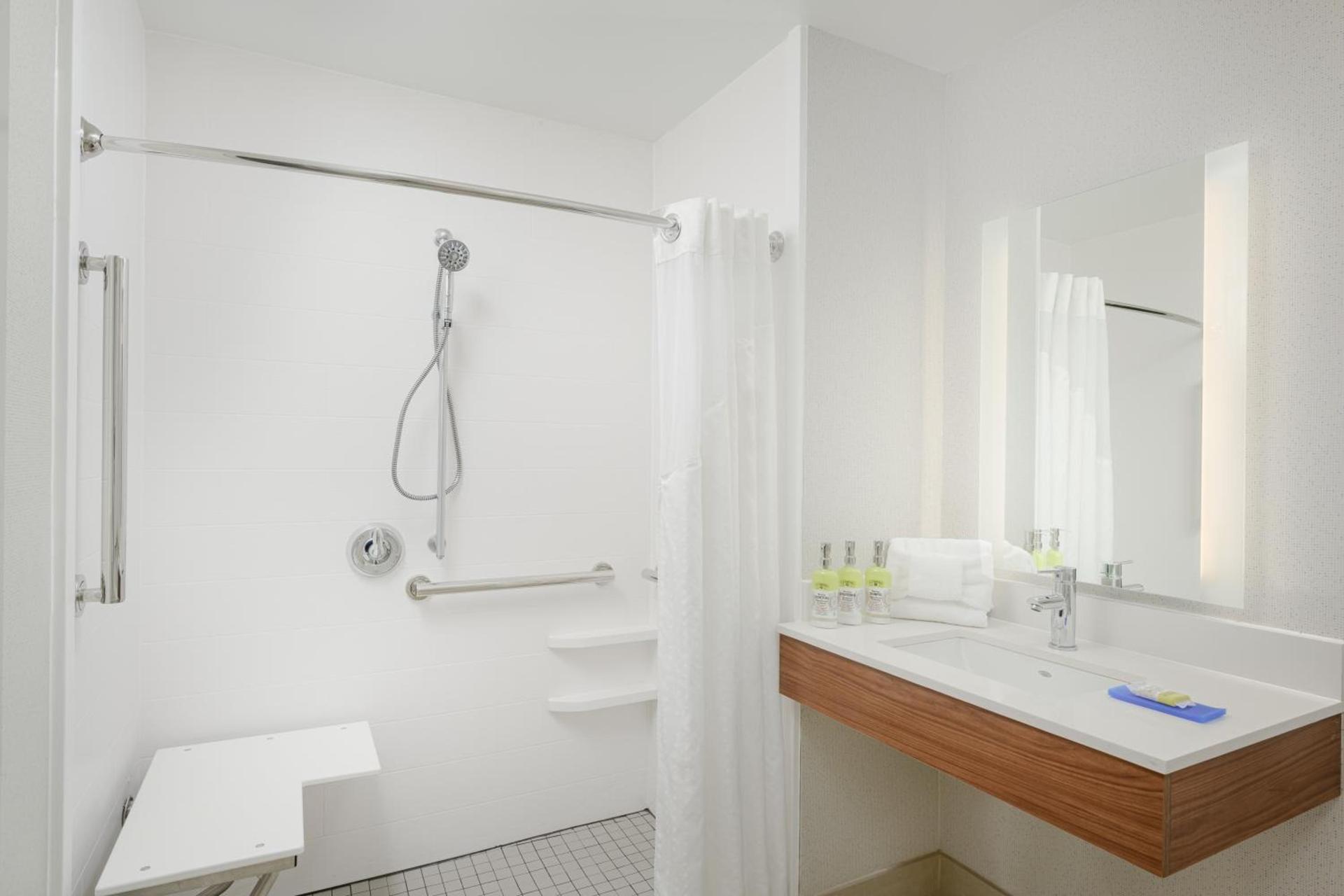 Holiday Inn Express - Tullahoma by IHG photo 13