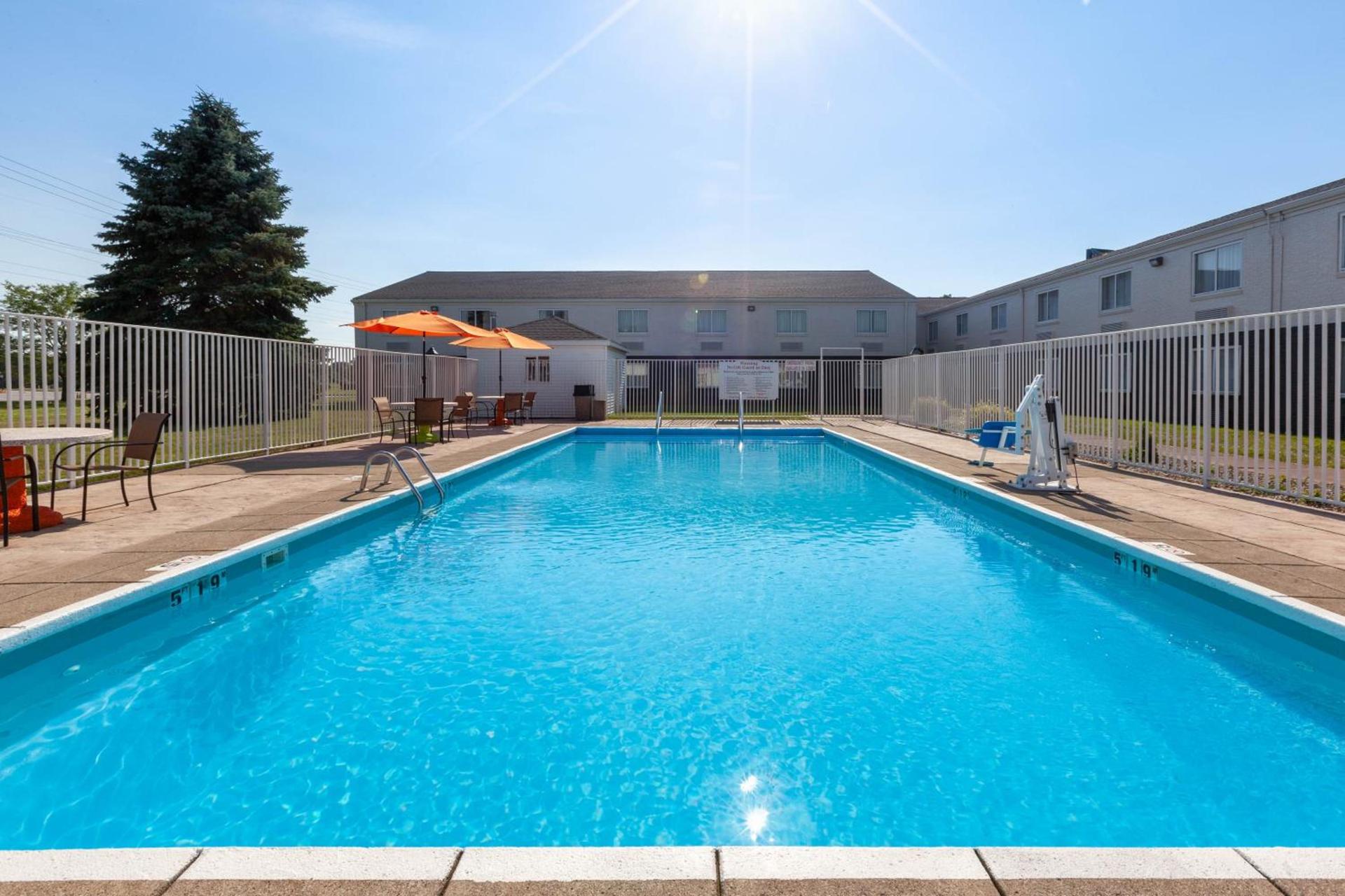 Days Inn by Wyndham Sandusky Cedar Point photo 57