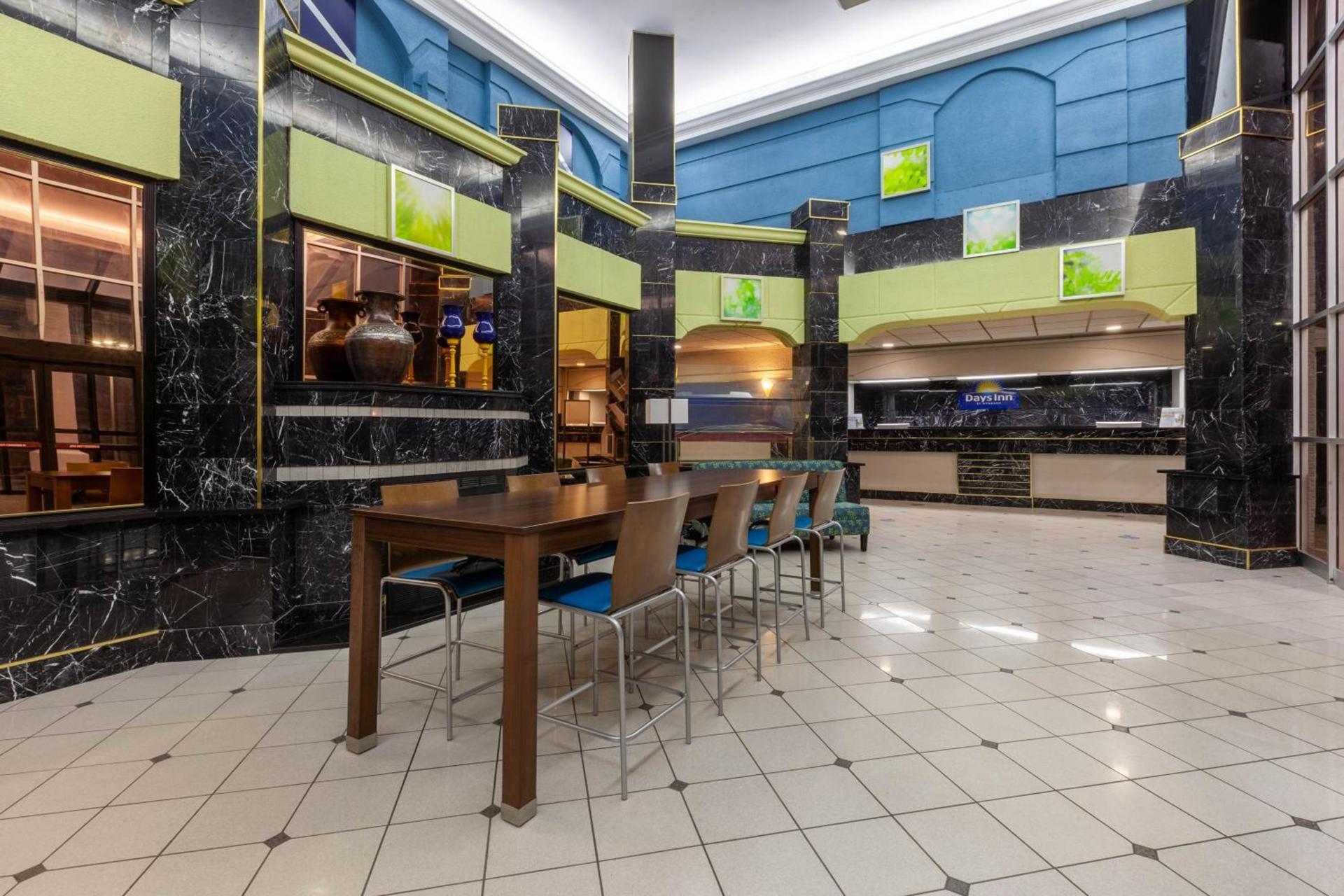 Days Inn by Wyndham Sandusky Cedar Point photo 35