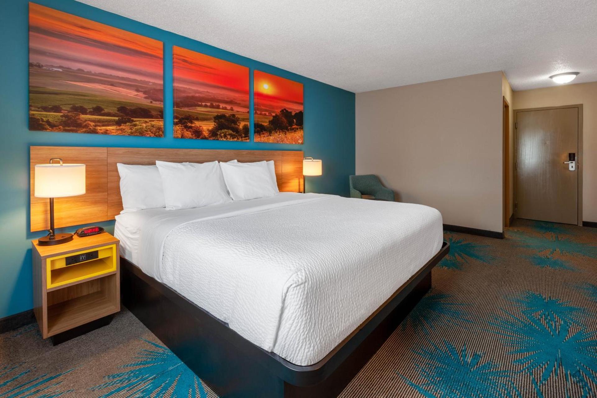 Days Inn by Wyndham Sandusky Cedar Point photo 42
