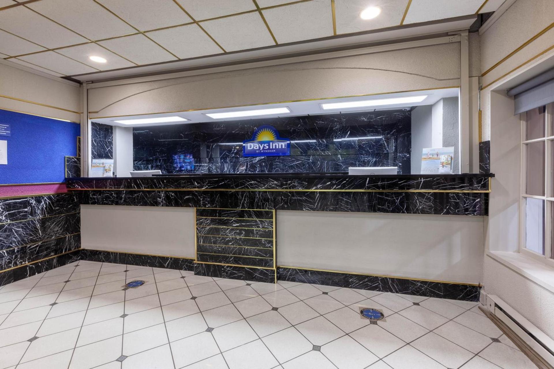 Days Inn by Wyndham Sandusky Cedar Point photo 37