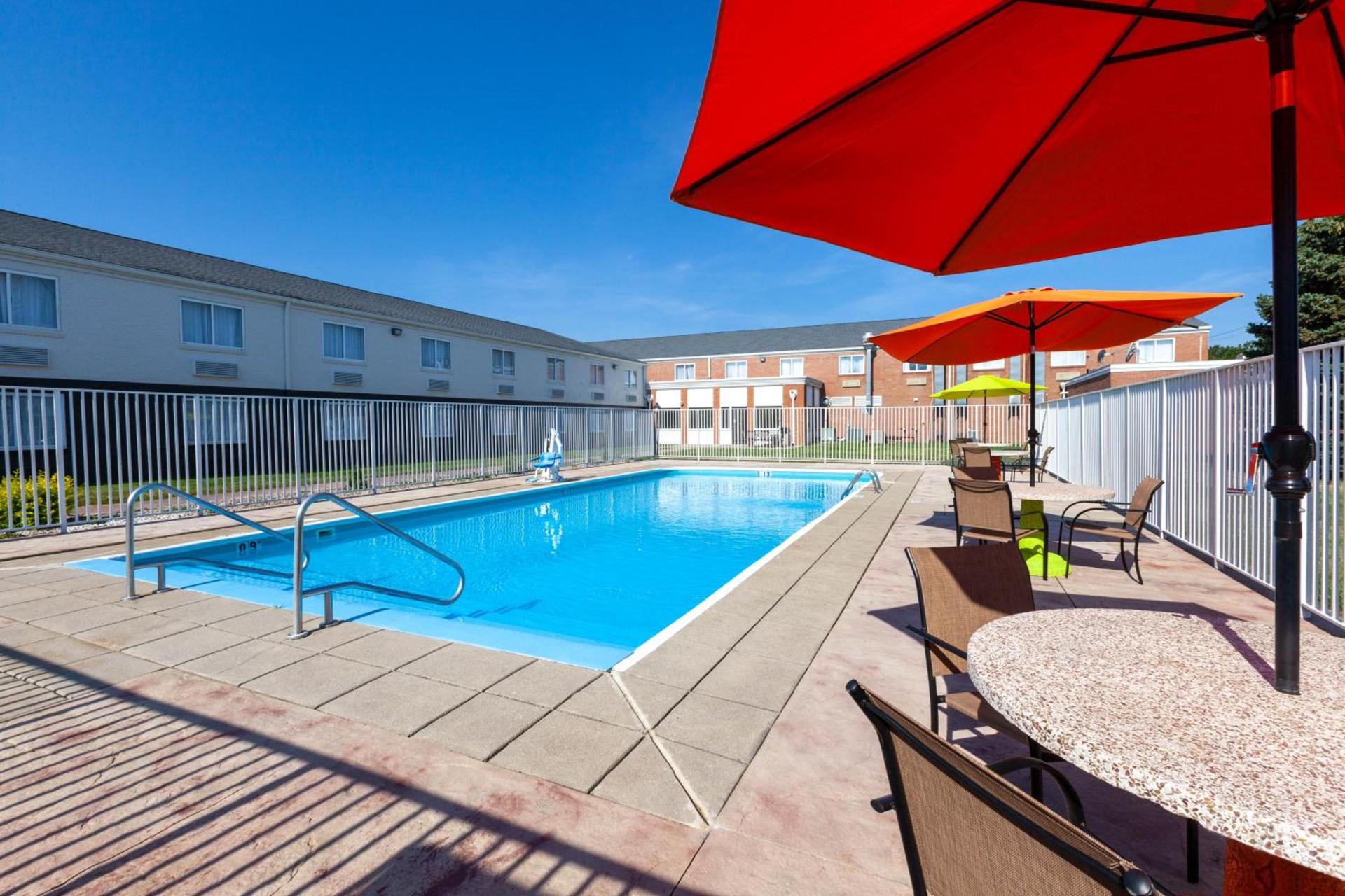 Days Inn by Wyndham Sandusky Cedar Point photo 56