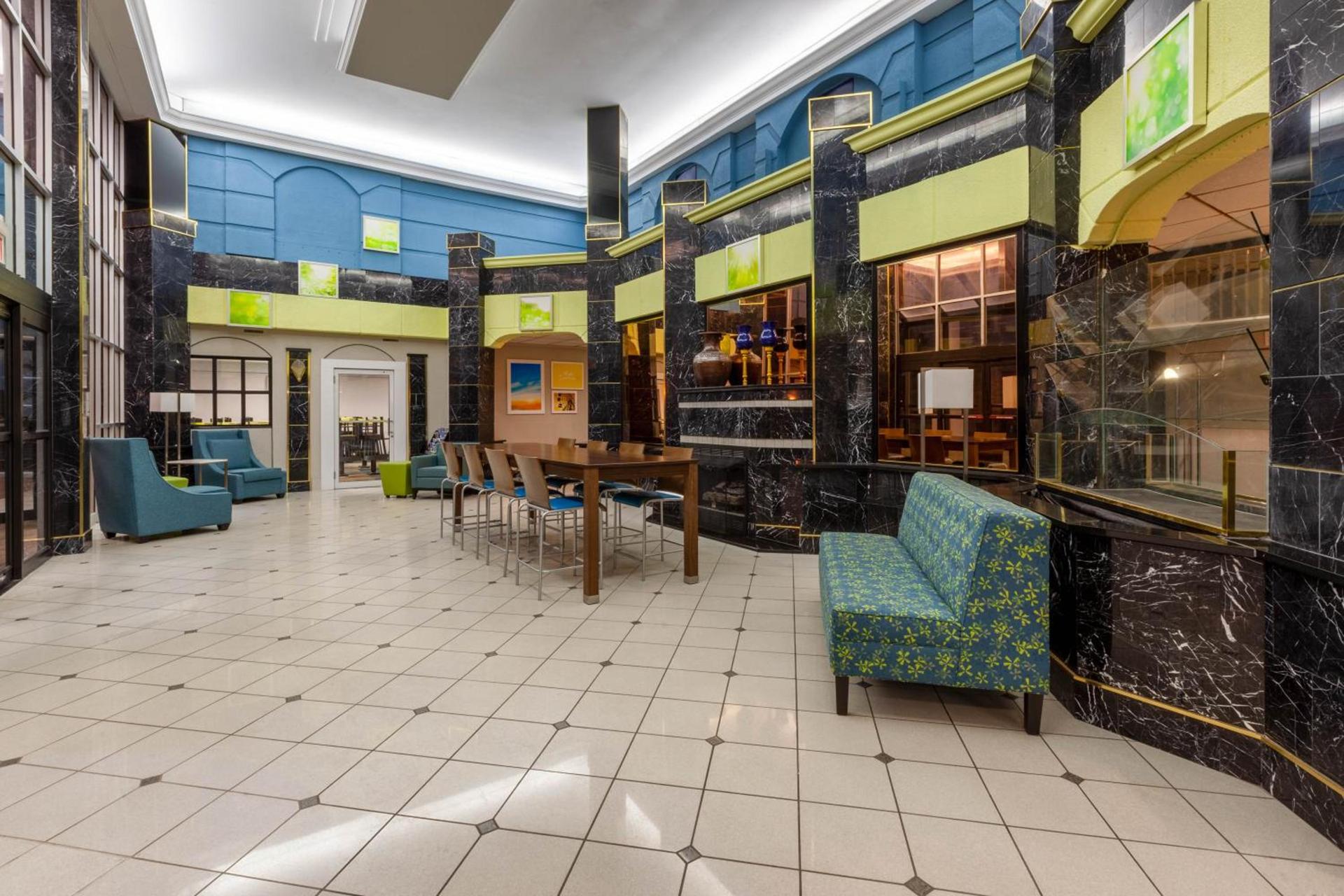 Days Inn by Wyndham Sandusky Cedar Point photo 36