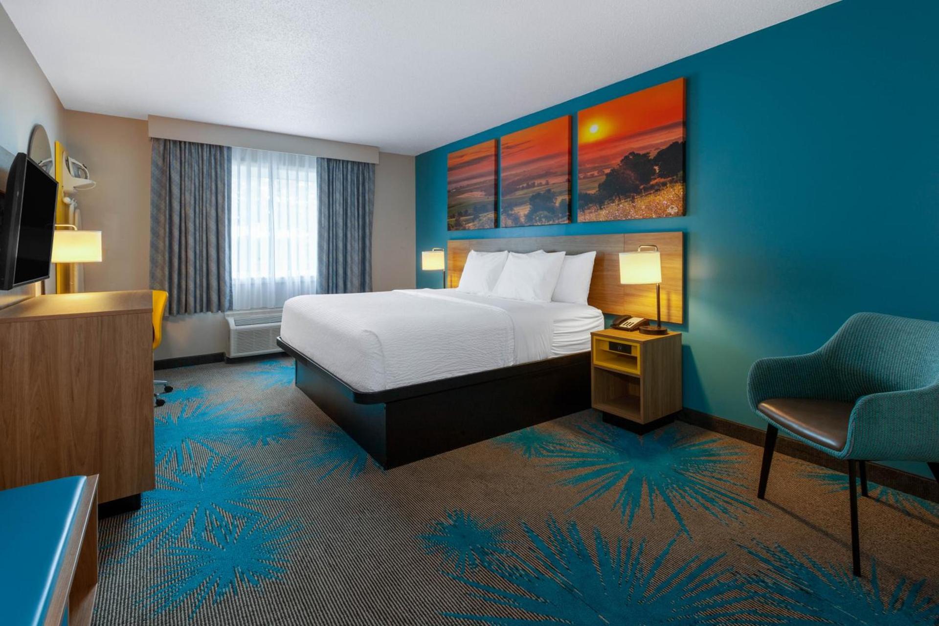 Days Inn by Wyndham Sandusky Cedar Point photo 43