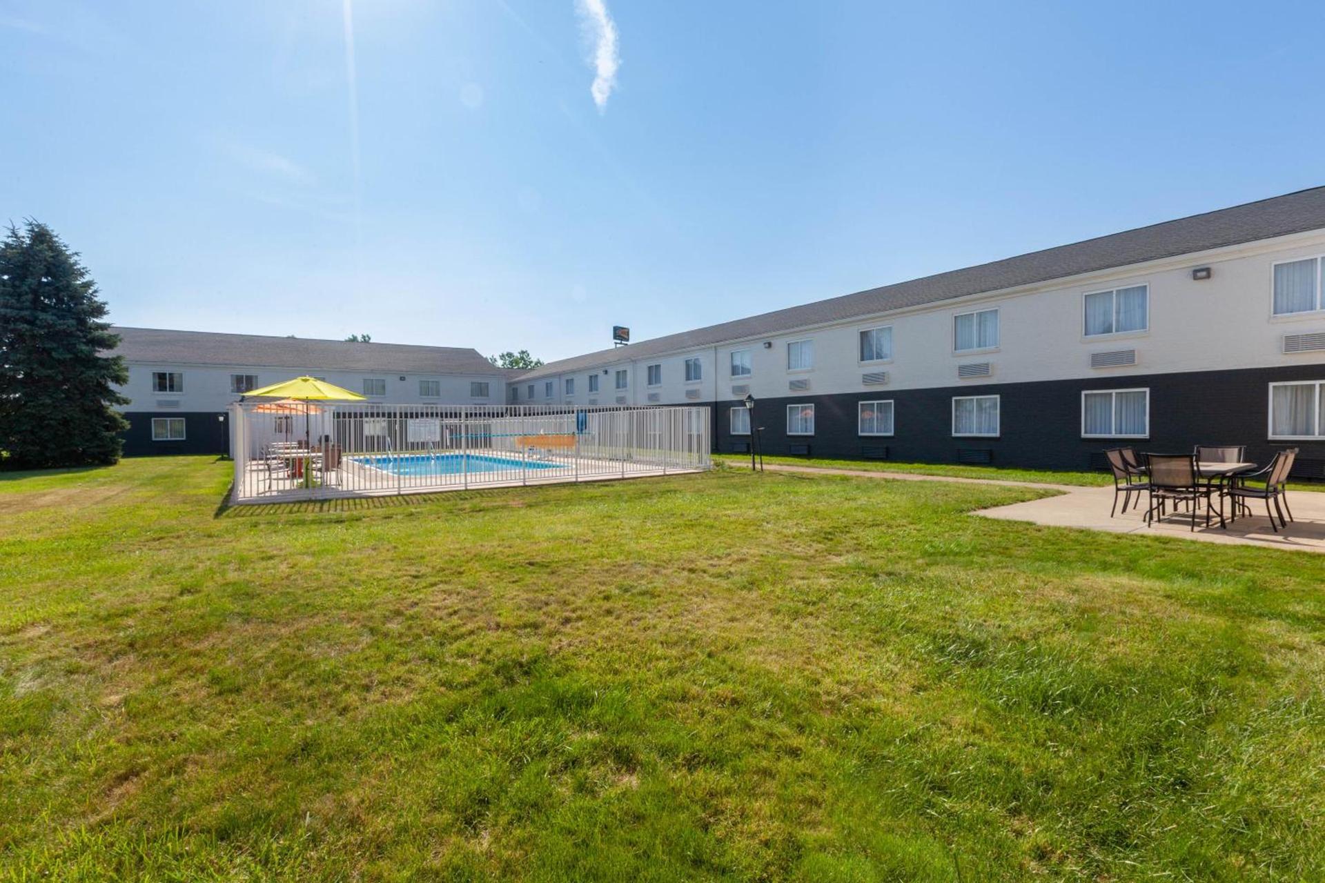 Days Inn by Wyndham Sandusky Cedar Point photo 58