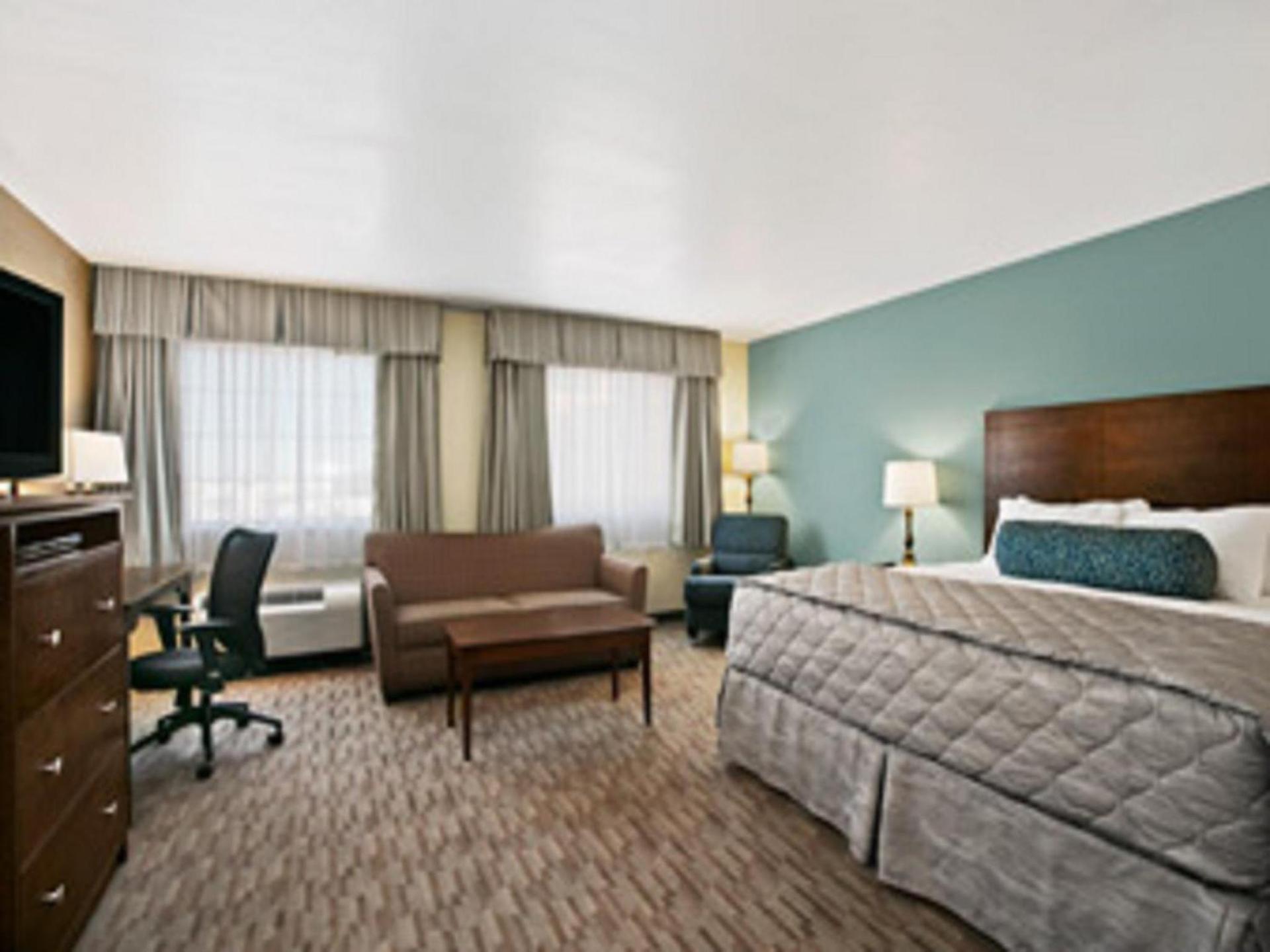 Baymont by Wyndham Minot photo 8
