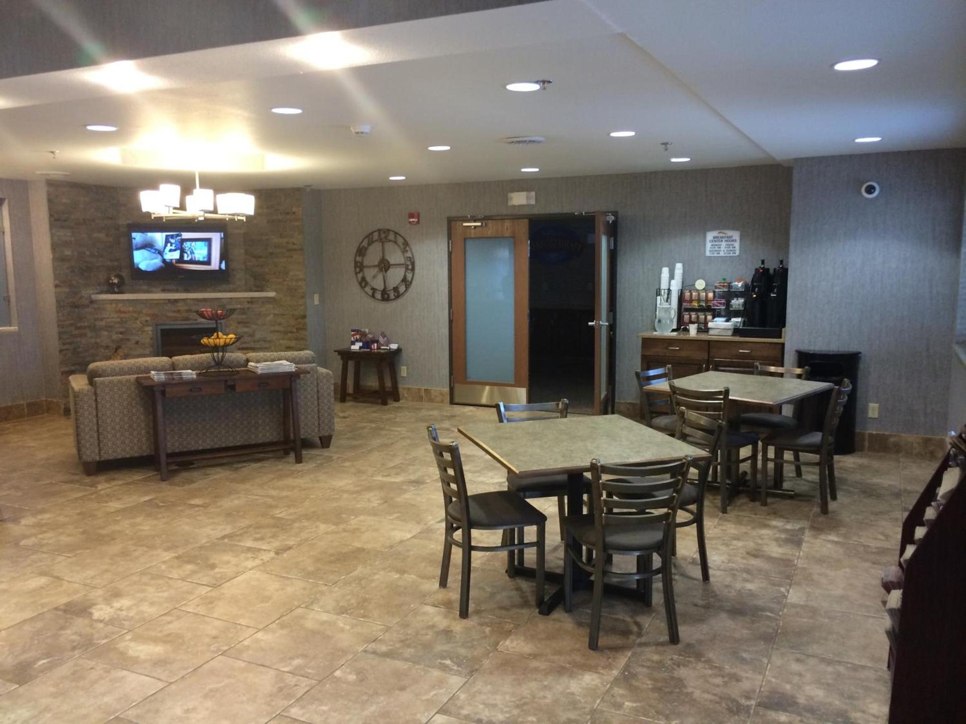 Baymont by Wyndham Minot photo 12
