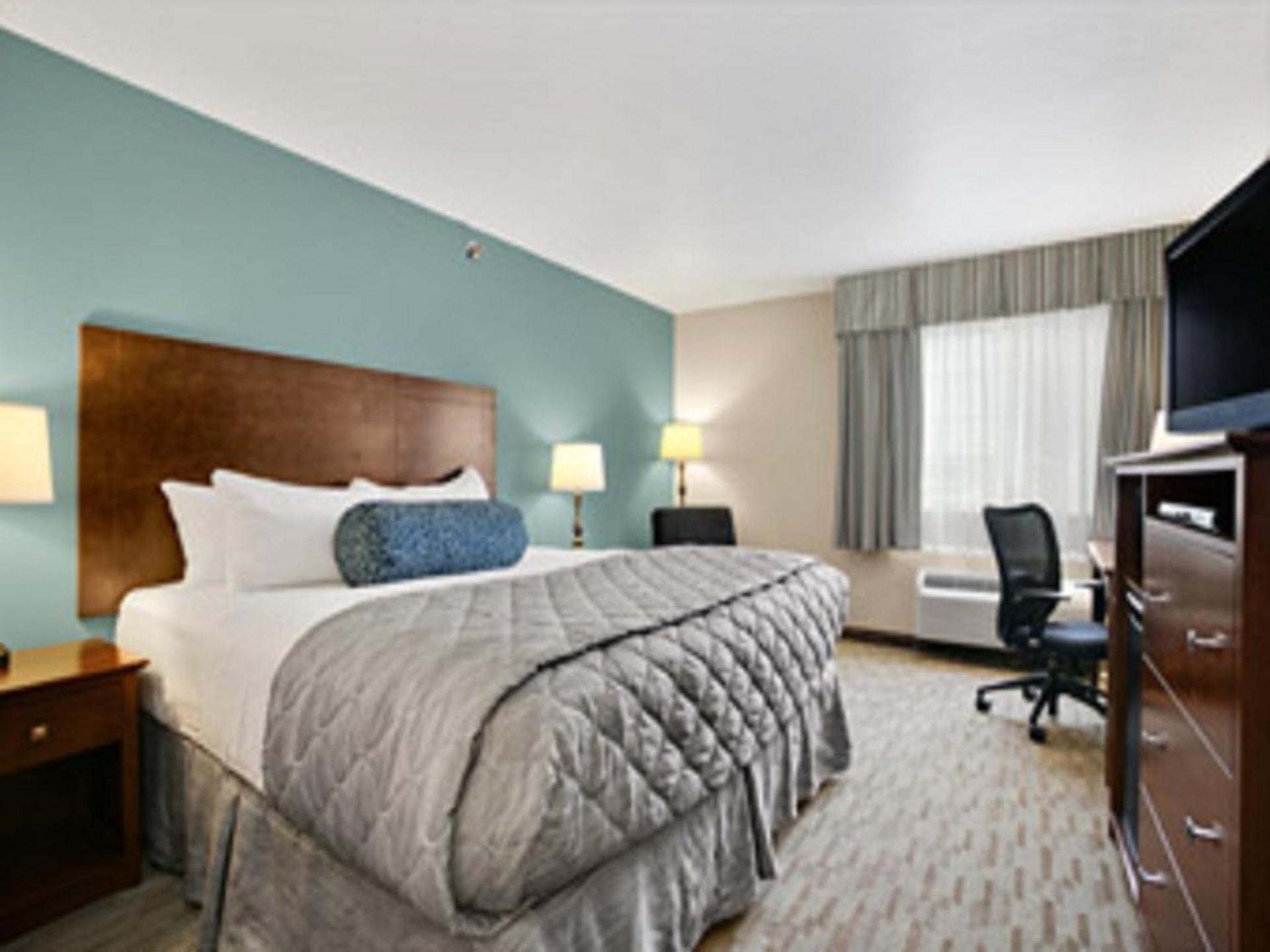 Baymont by Wyndham Minot photo 11