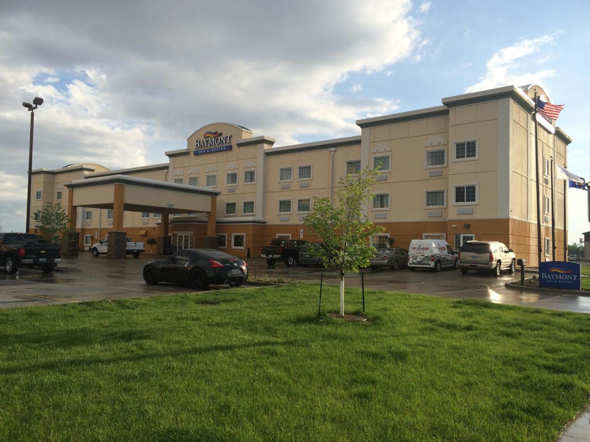 Baymont by Wyndham Minot photo 3