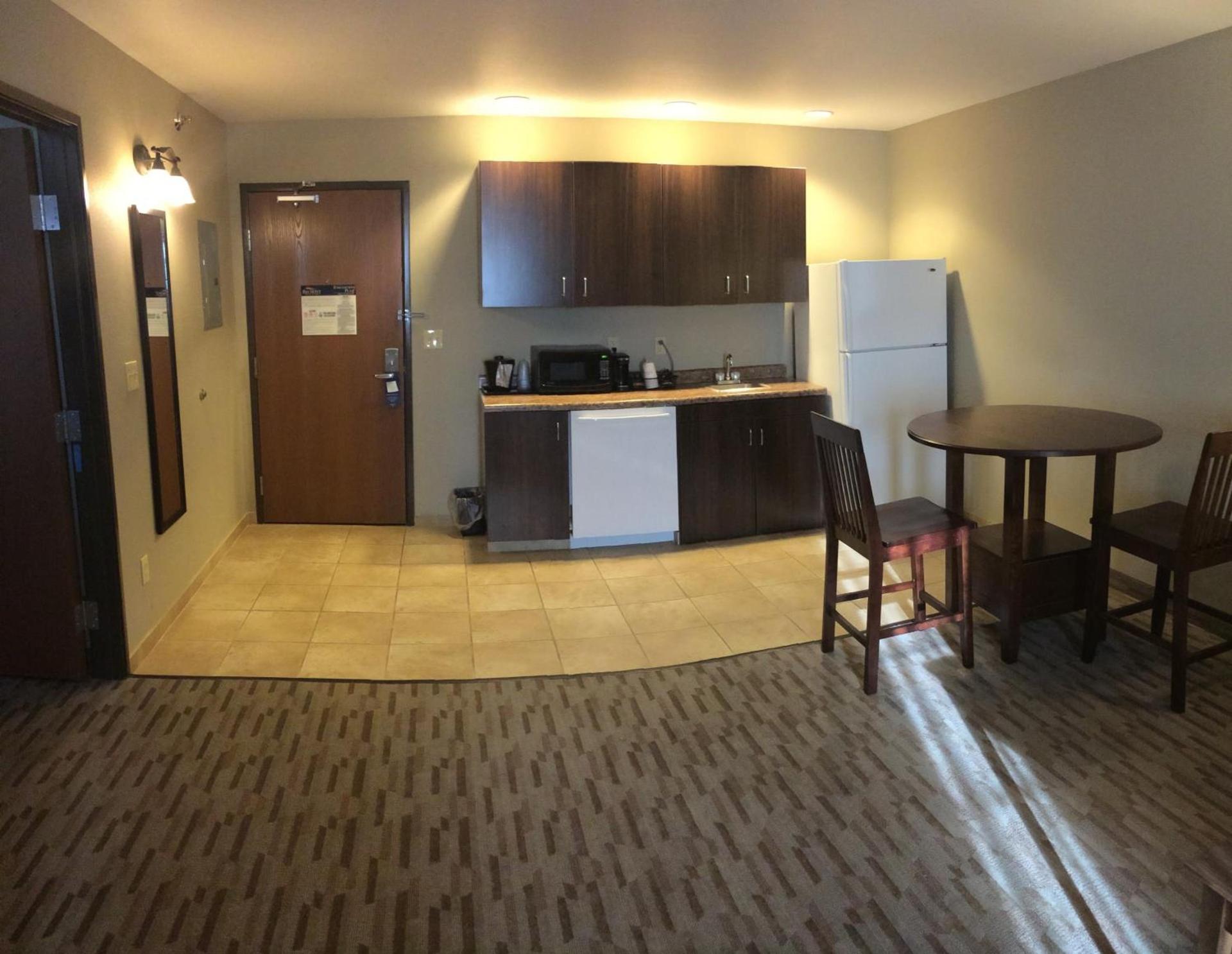 Baymont by Wyndham Minot photo 18