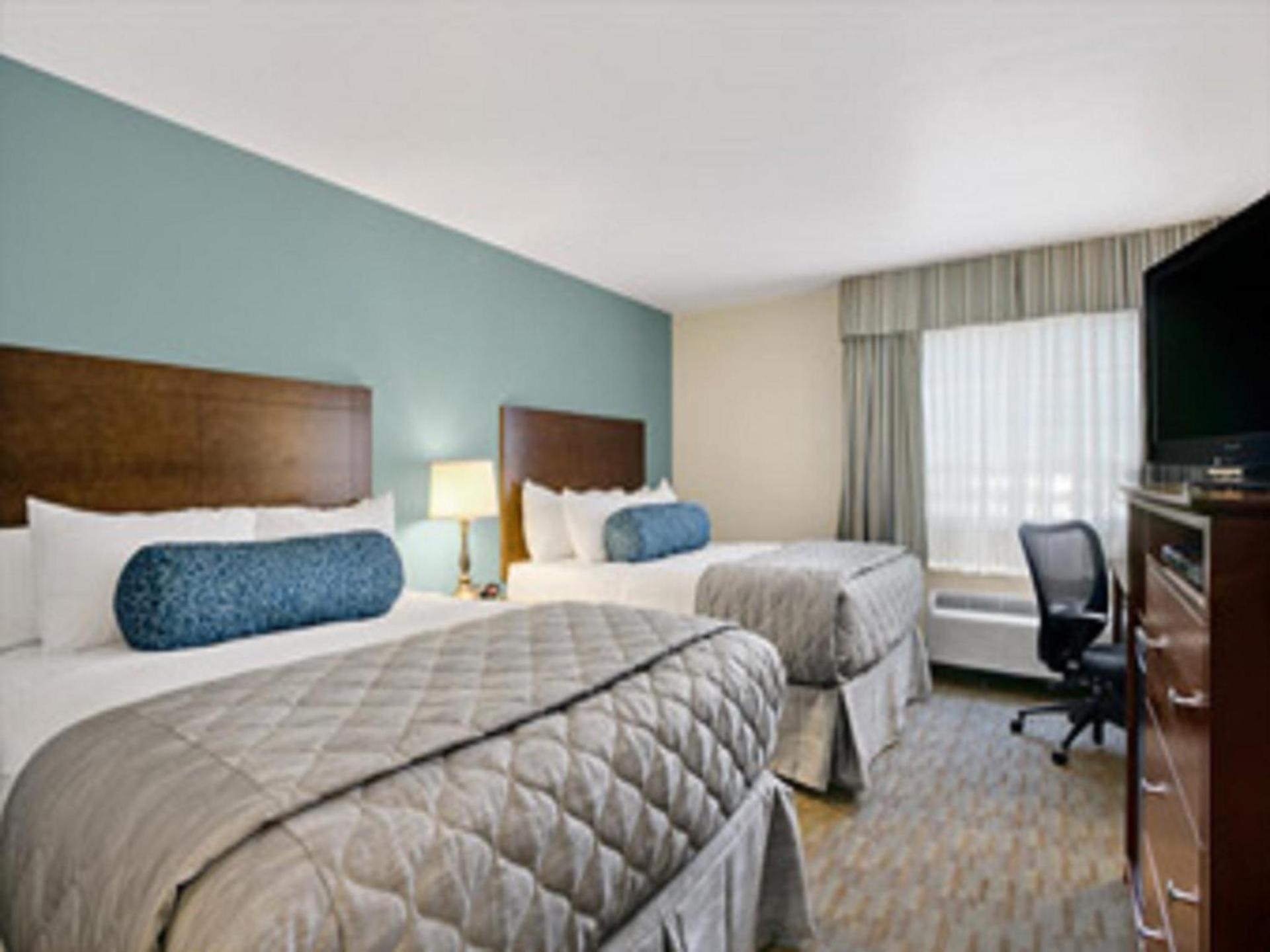 Baymont by Wyndham Minot photo 9