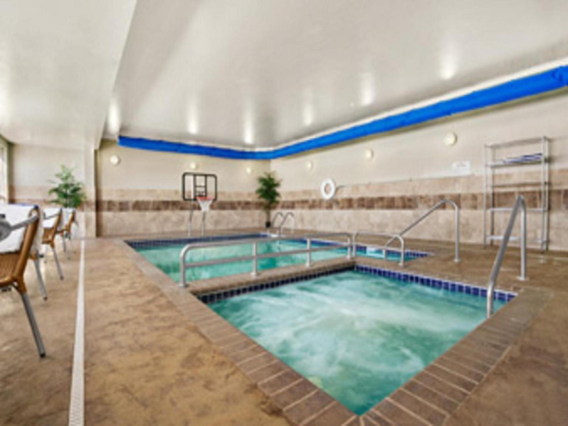 Baymont by Wyndham Minot photo 6