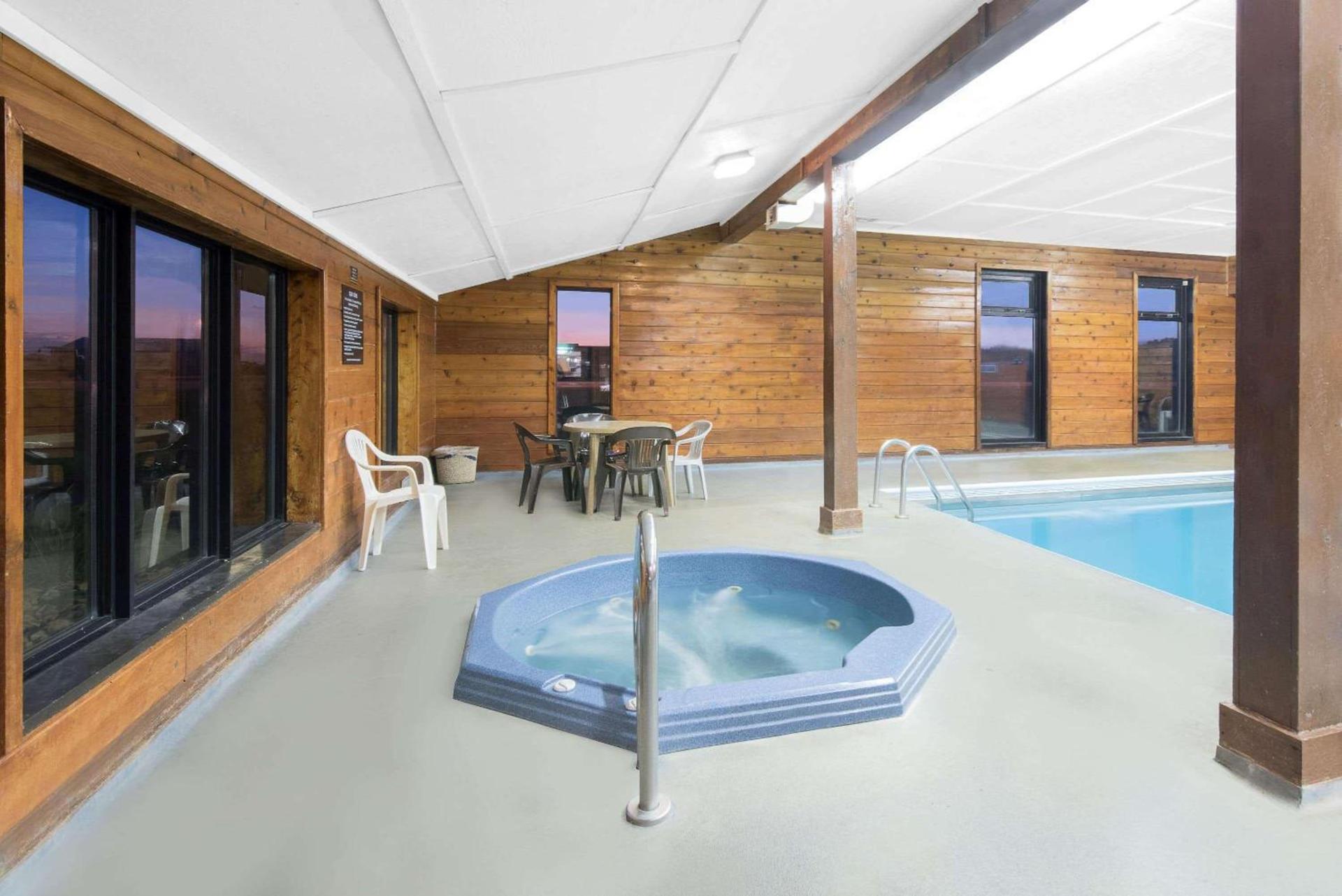 Super 8 by Wyndham Watertown photo 4