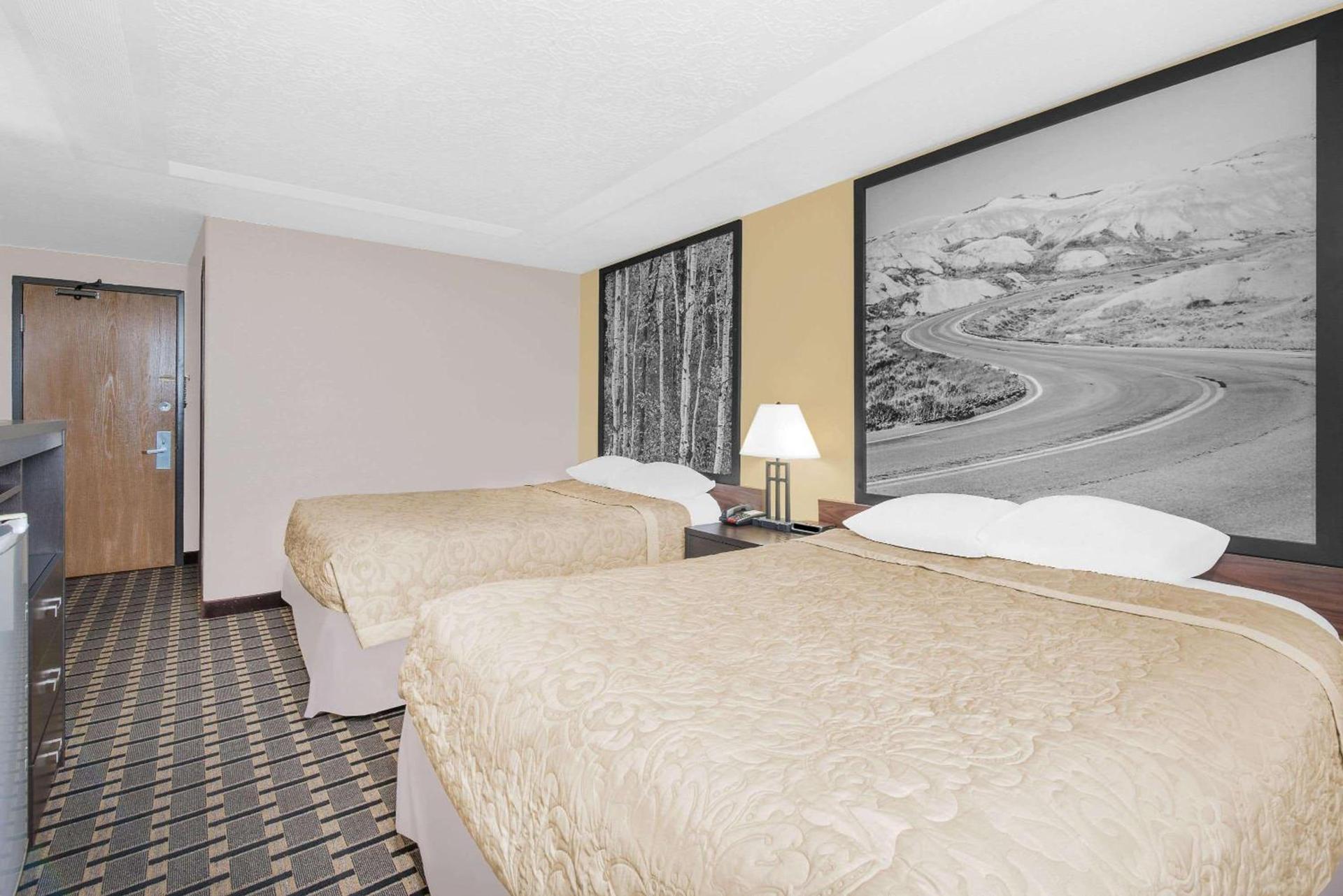 Super 8 by Wyndham Watertown photo 7