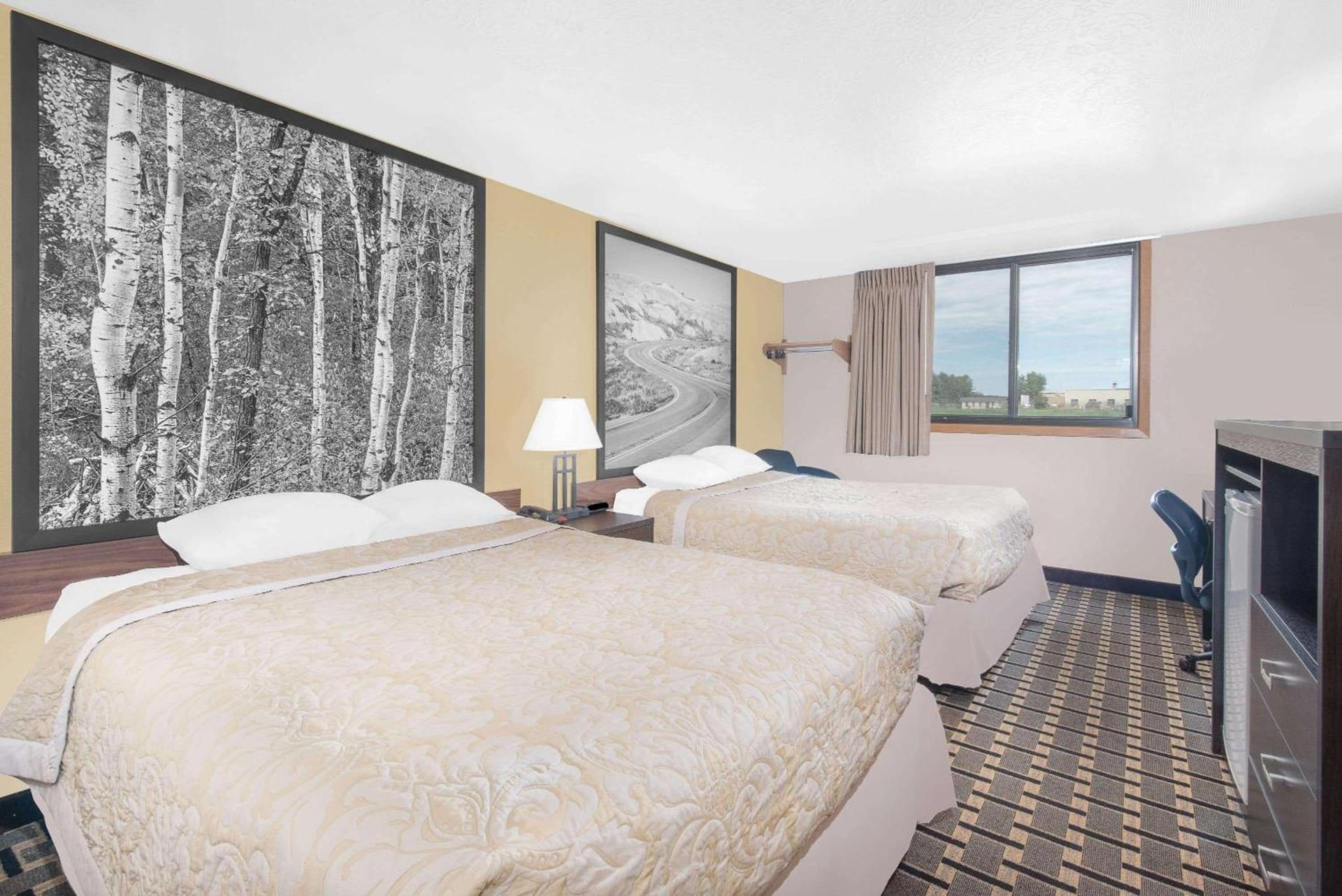 Super 8 by Wyndham Watertown photo 11