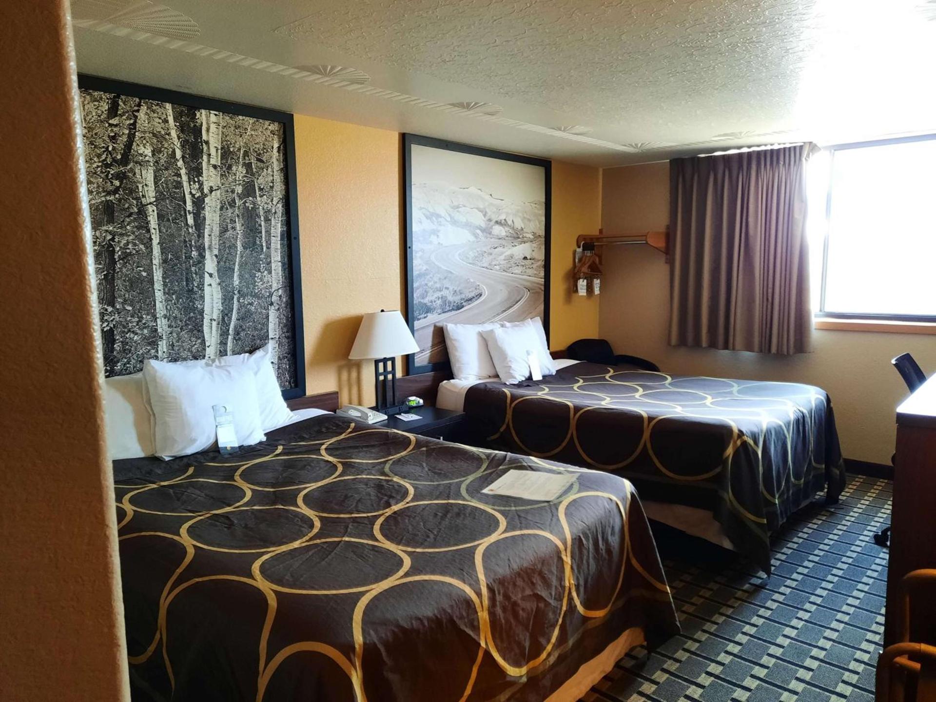 Super 8 by Wyndham Watertown photo 12