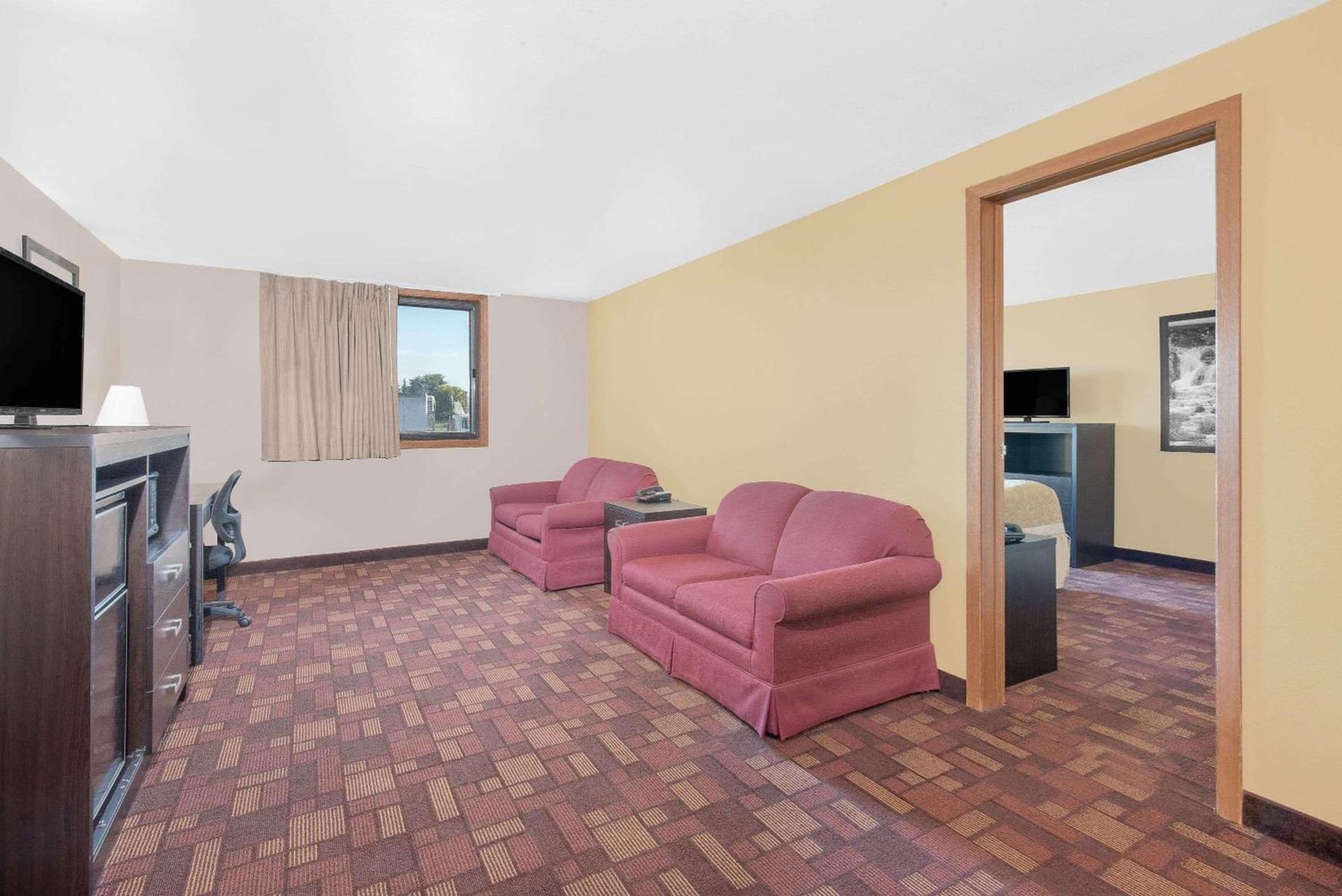 Super 8 by Wyndham Watertown photo 15