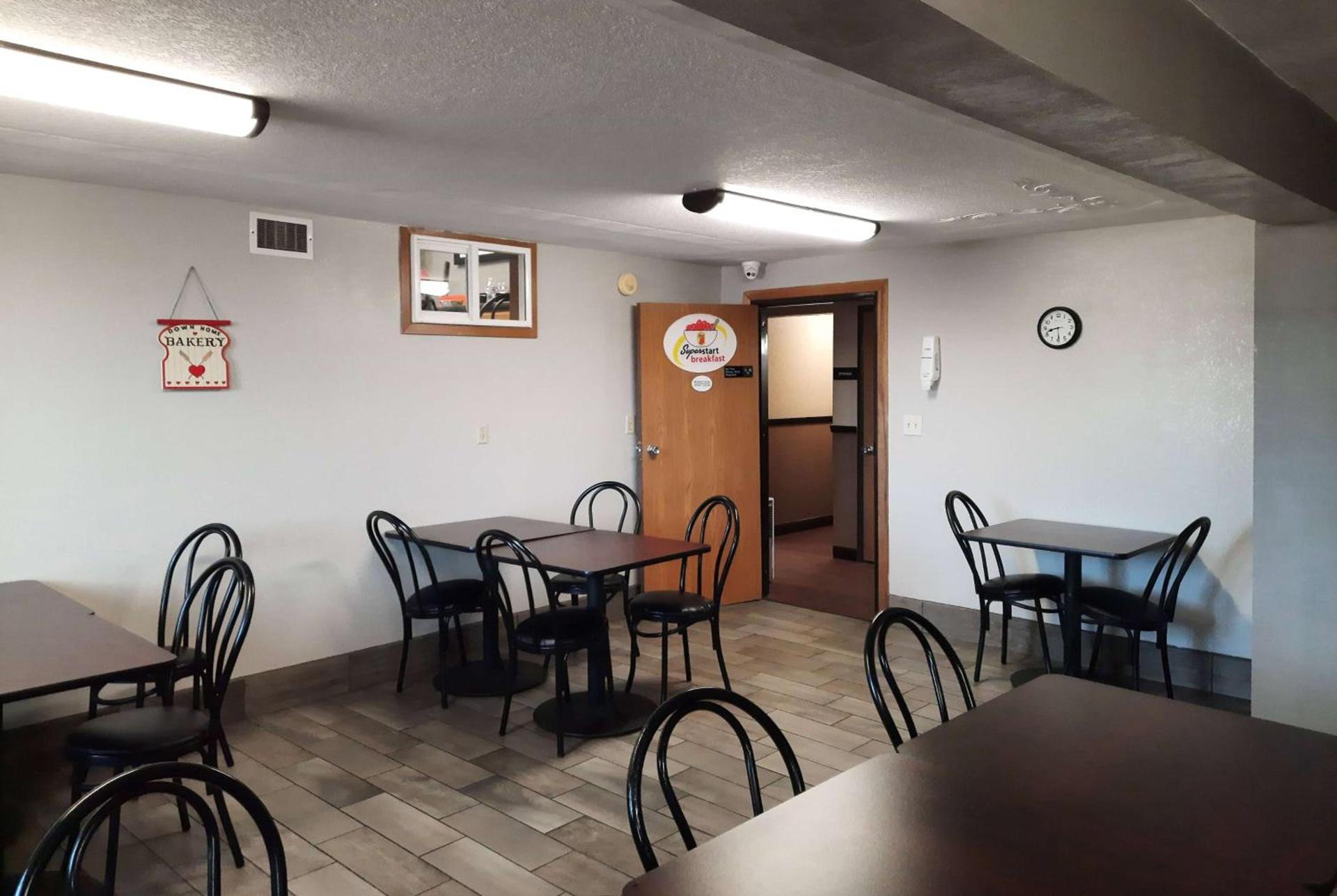 Super 8 by Wyndham Watertown photo 19