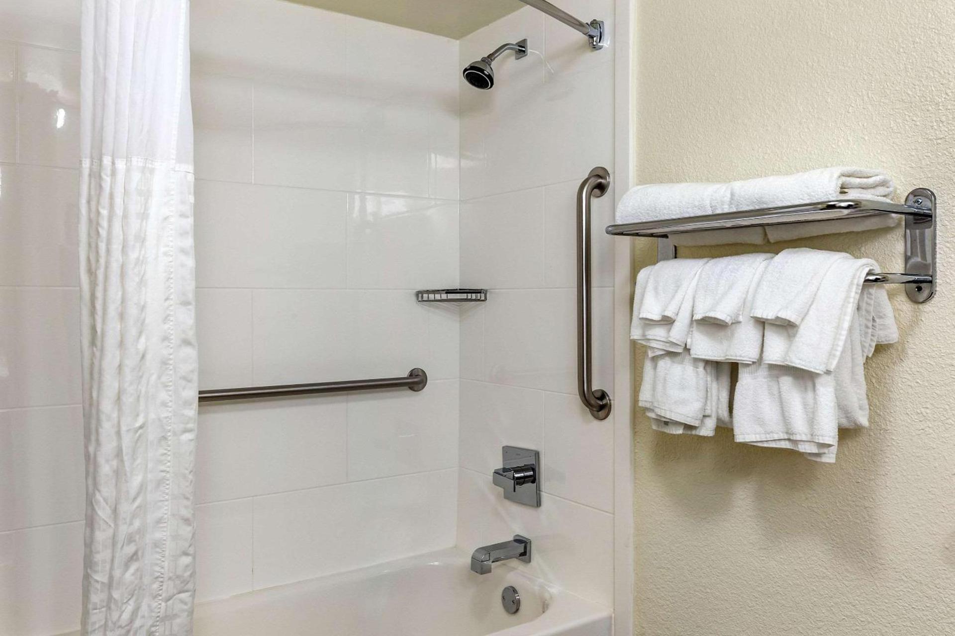 Comfort Suites Hanes Mall photo 9