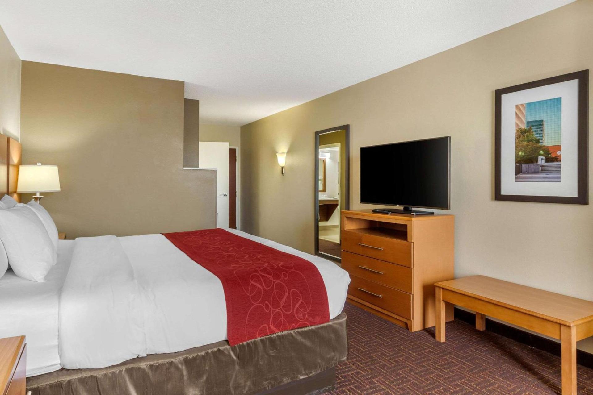 Comfort Suites Hanes Mall photo 11