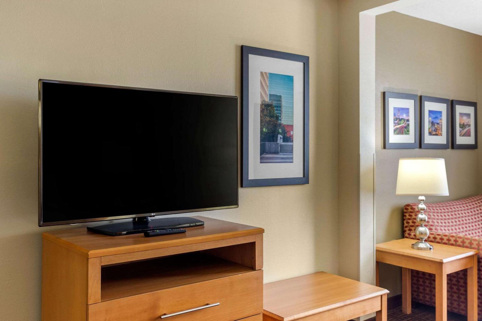 Comfort Suites Hanes Mall photo 13