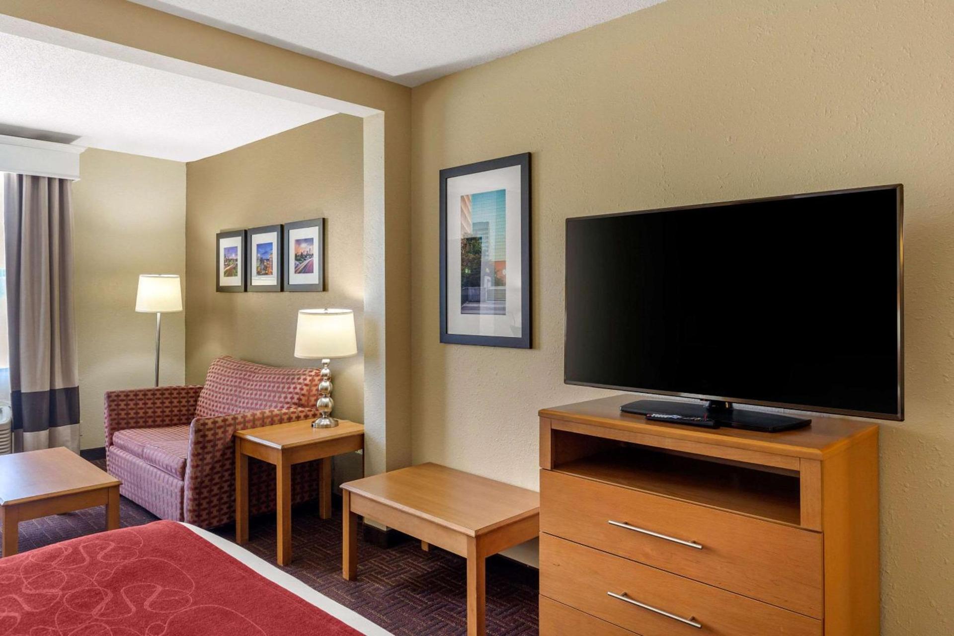 Comfort Suites Hanes Mall photo 17