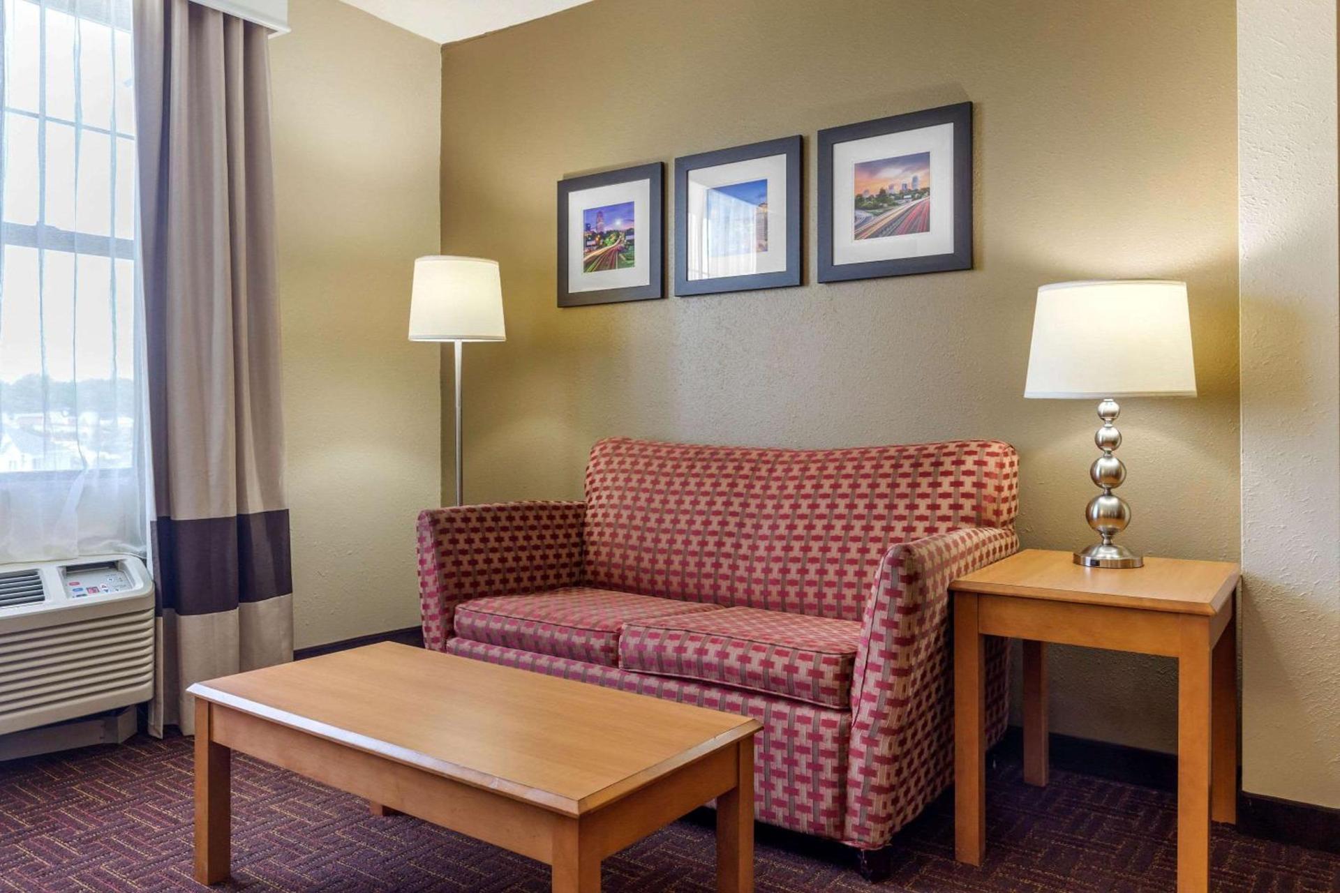 Comfort Suites Hanes Mall photo 18
