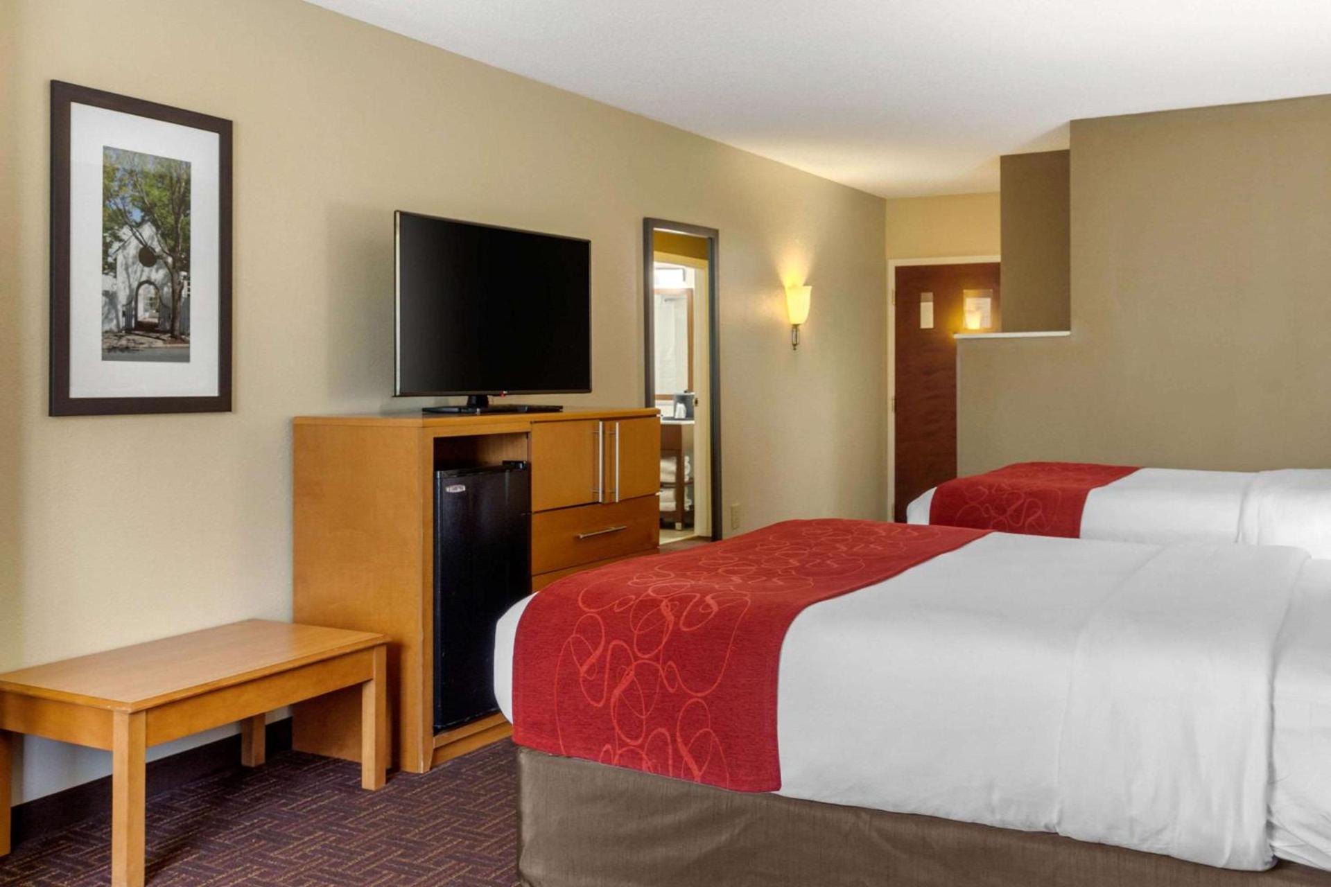 Comfort Suites Hanes Mall photo 26