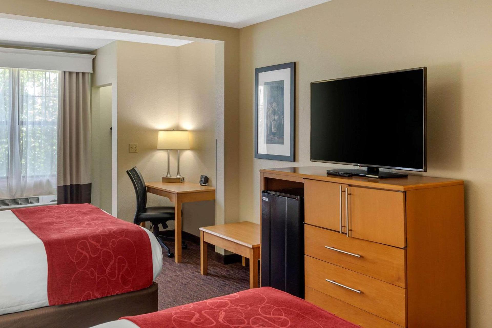 Comfort Suites Hanes Mall photo 28