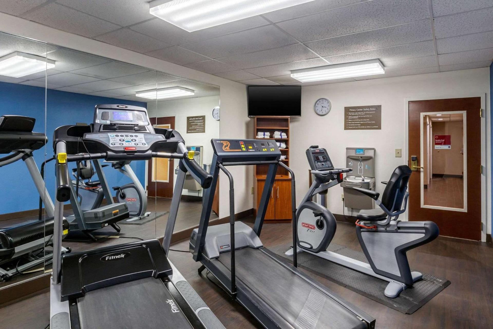 Comfort Suites Hanes Mall photo 31