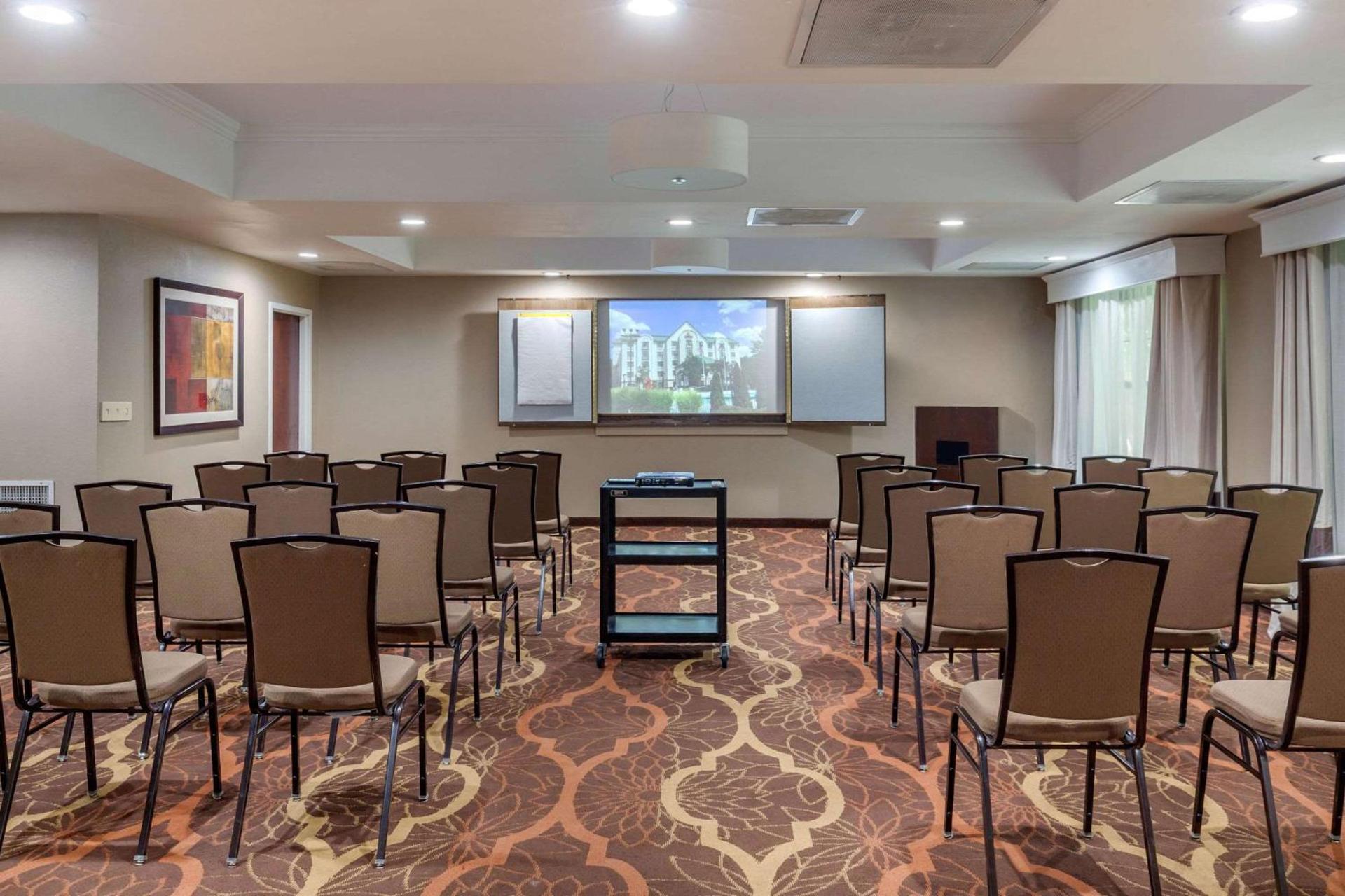 Comfort Suites Hanes Mall photo 33