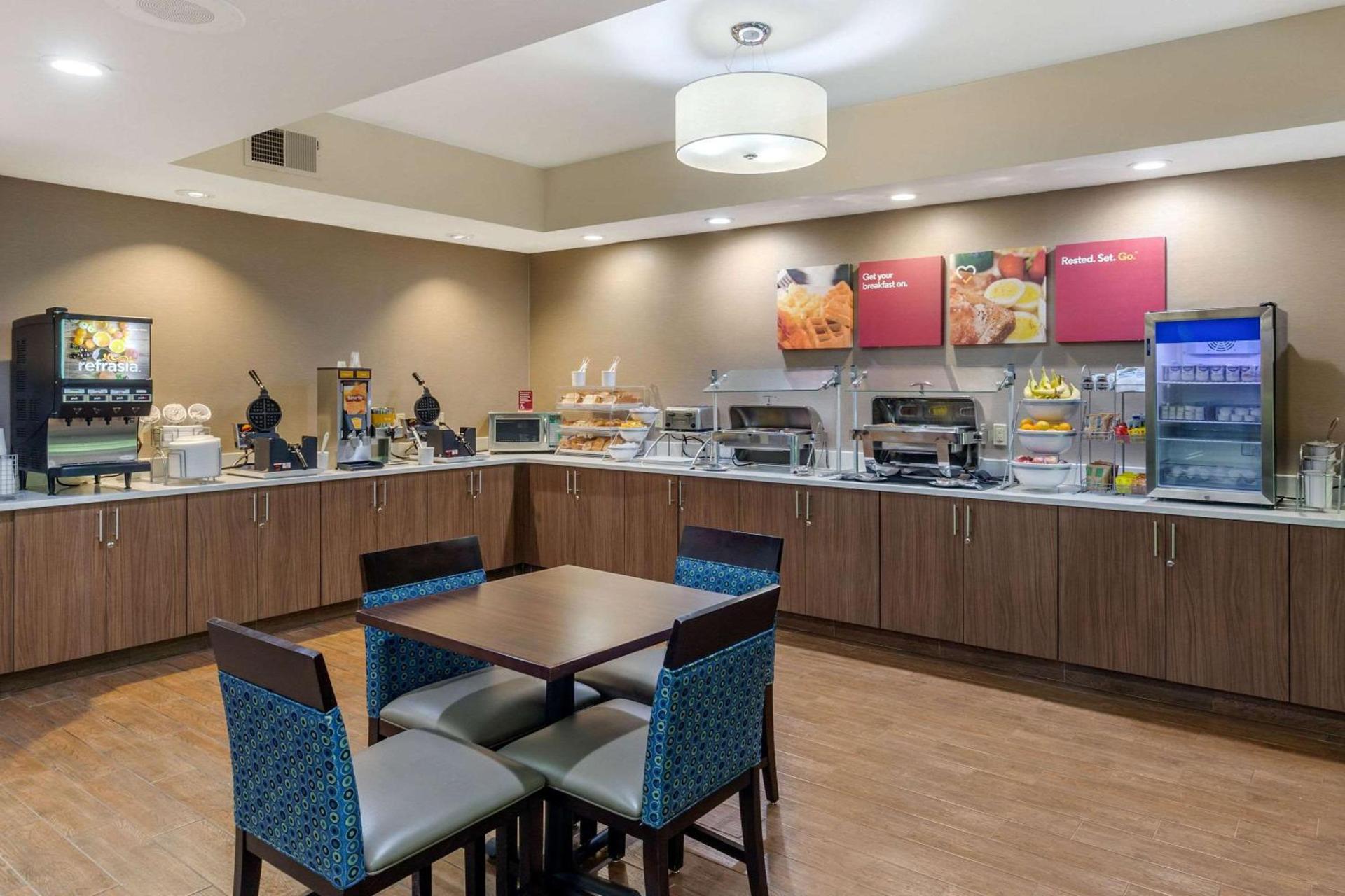 Comfort Suites Hanes Mall photo 34