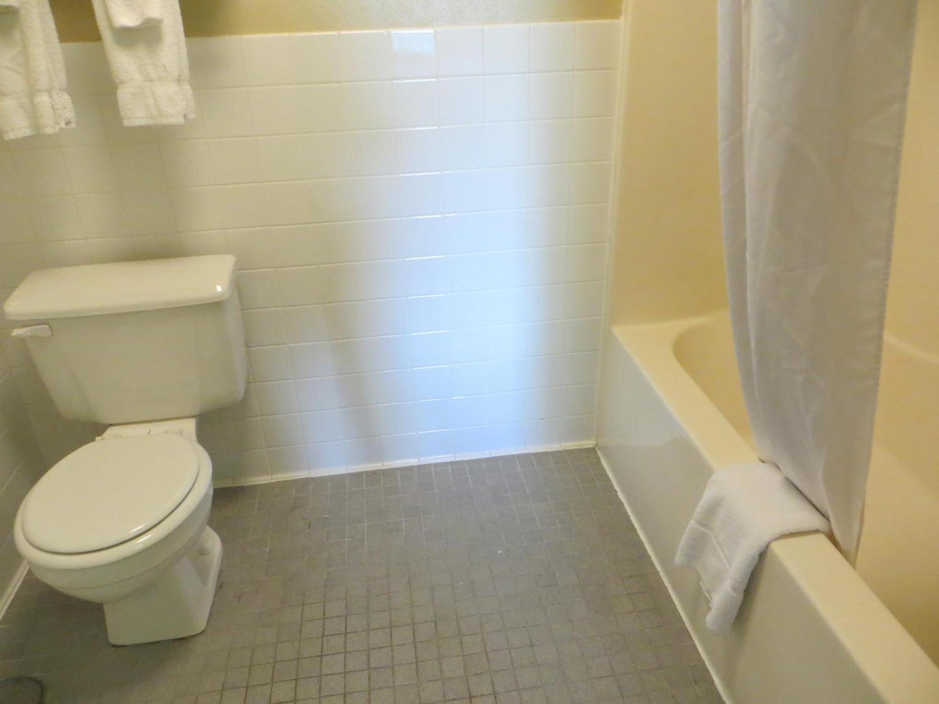 AmericInn by Wyndham Menomonie photo 32