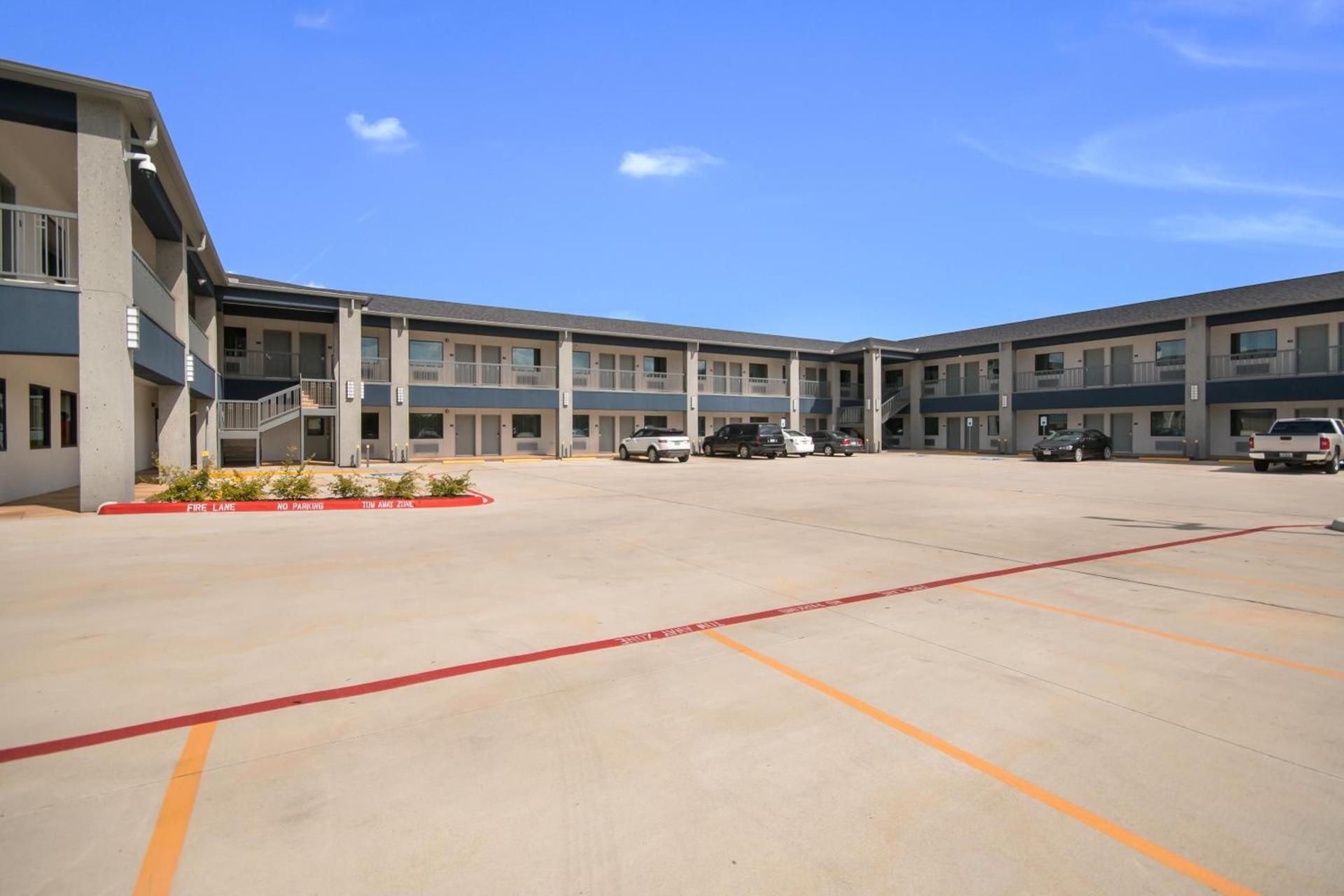 Americas Best Value Inn & Suites Northeast Houston Downtown I-610 photo 3