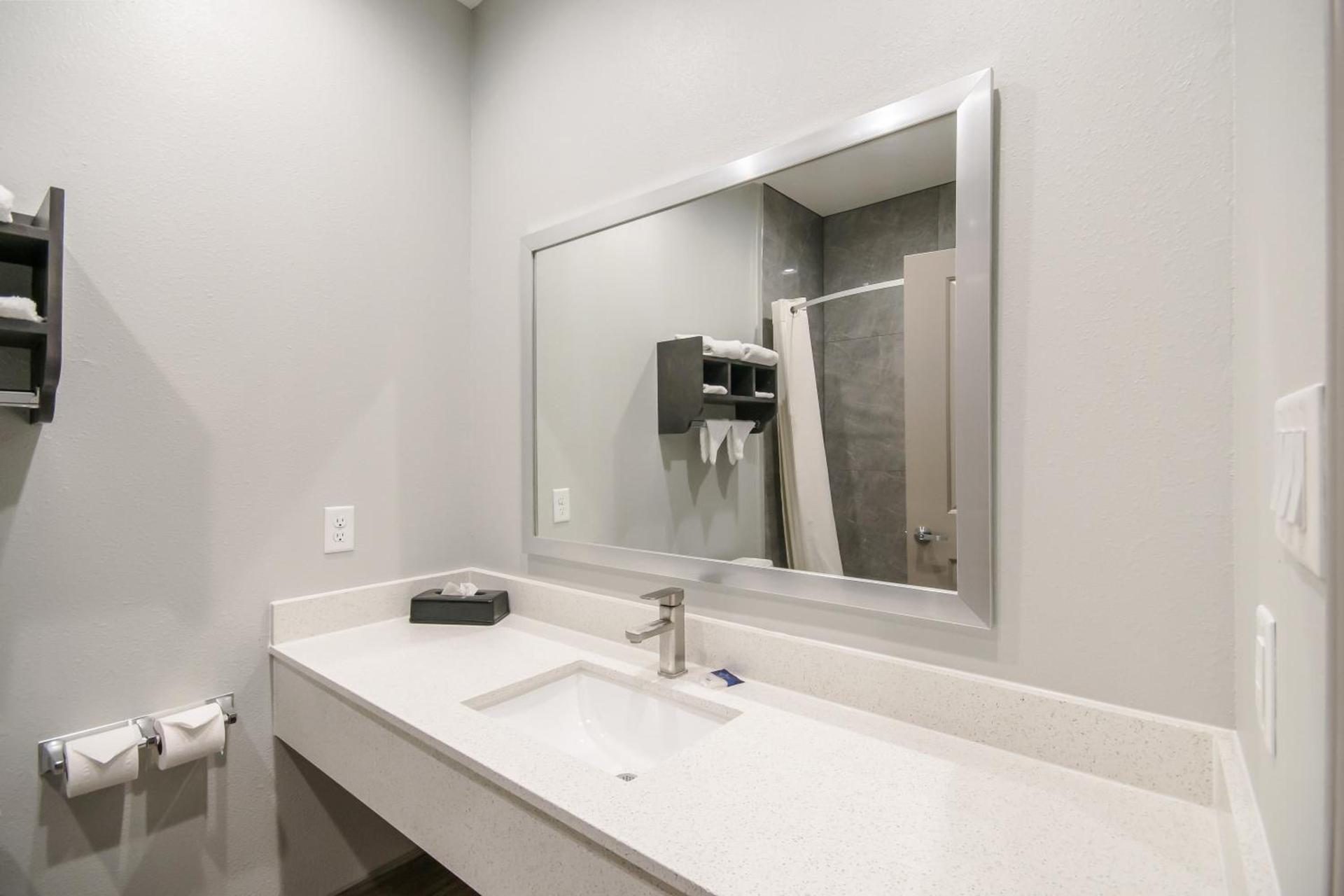 Americas Best Value Inn & Suites Northeast Houston Downtown I-610 photo 28