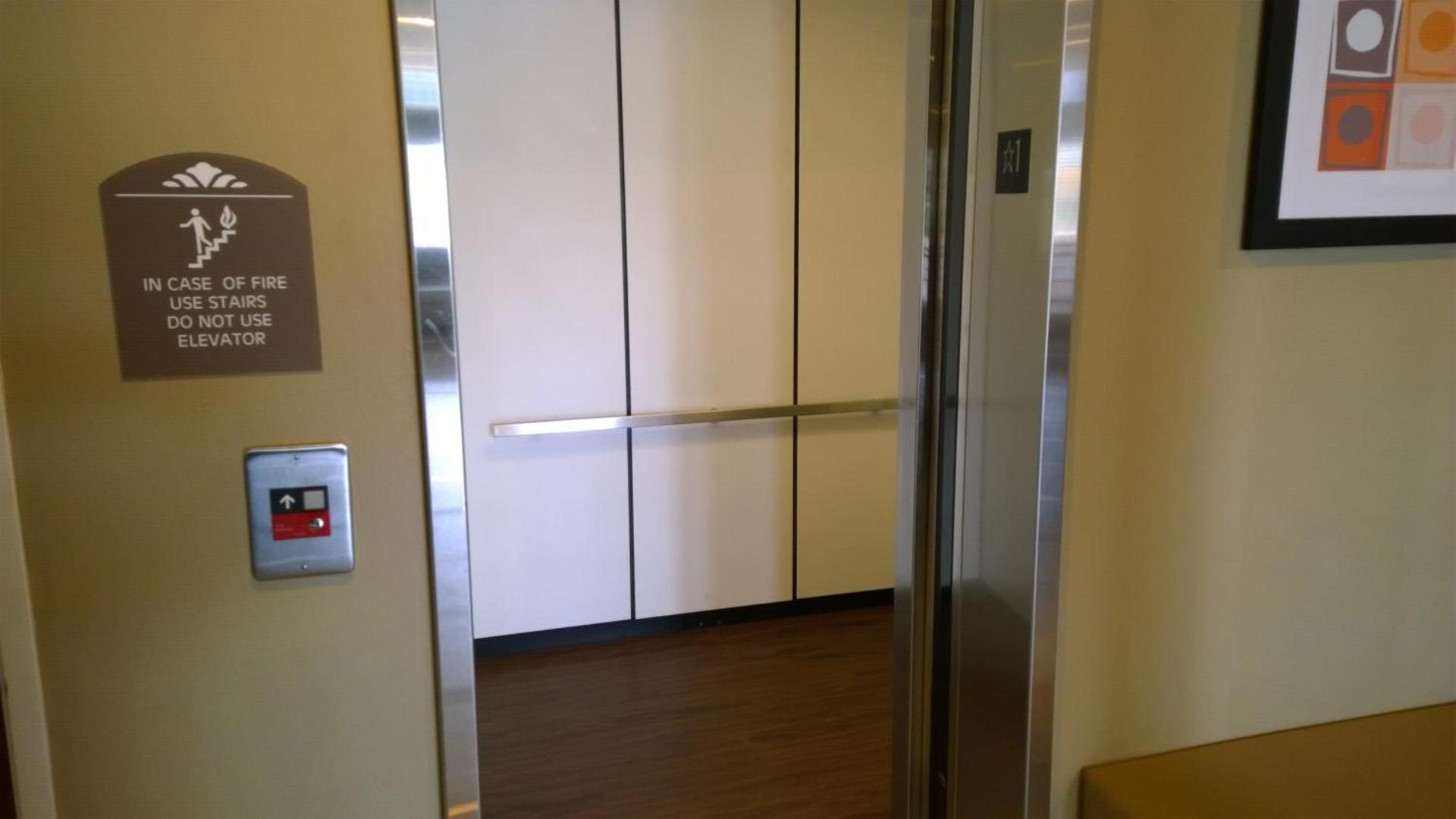 Sleep Inn Marion - Cedar Rapids photo 9