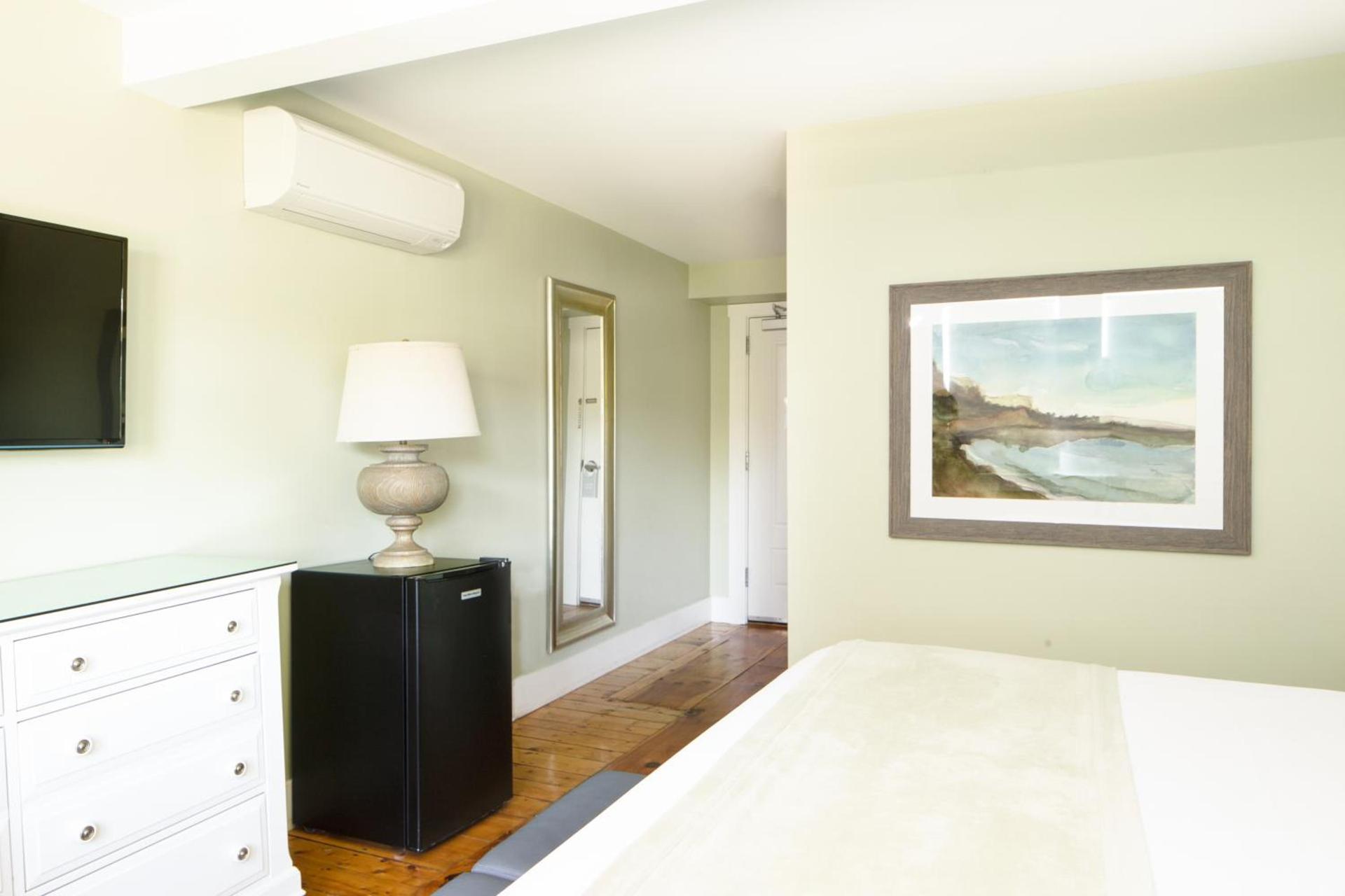 Colonial Inn photo 46