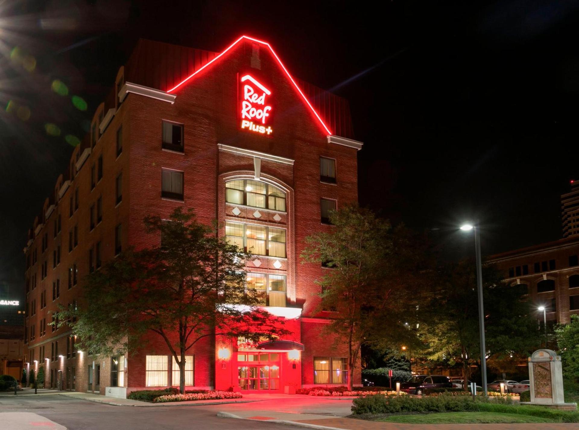 Red Roof Inn PLUS+ Columbus Downtown - Convention Center photo 8