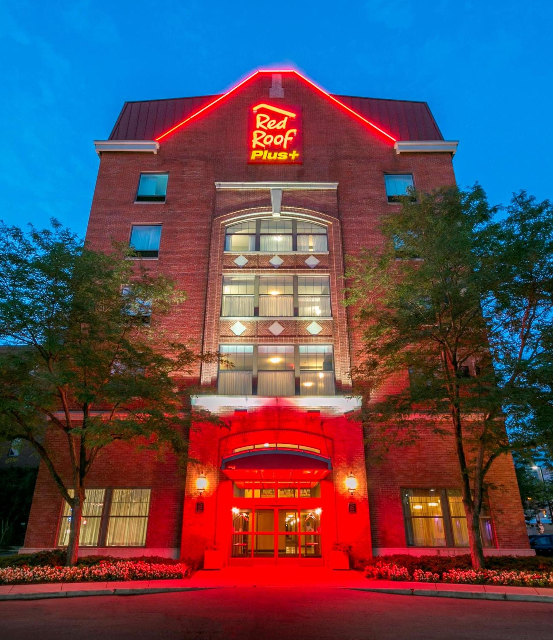Red Roof Inn PLUS+ Columbus Downtown - Convention Center photo 9