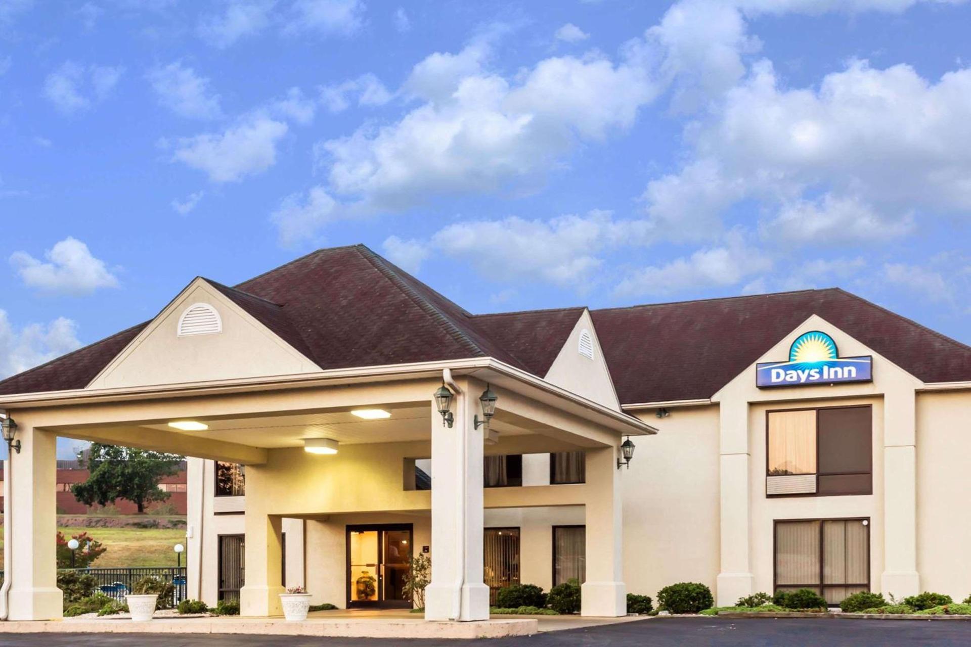 Days Inn by Wyndham Sanford photo 2