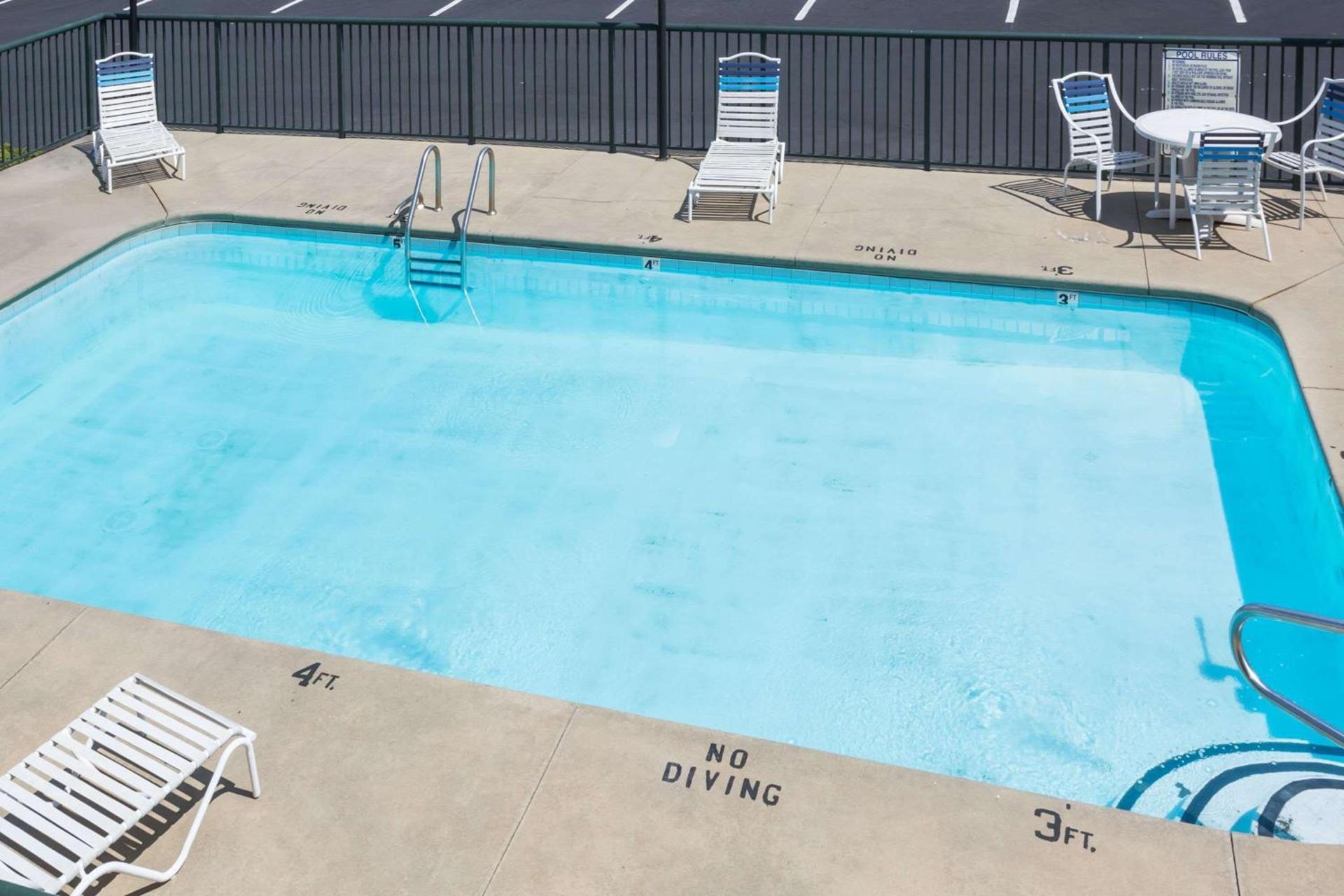 Days Inn by Wyndham Sanford photo 6