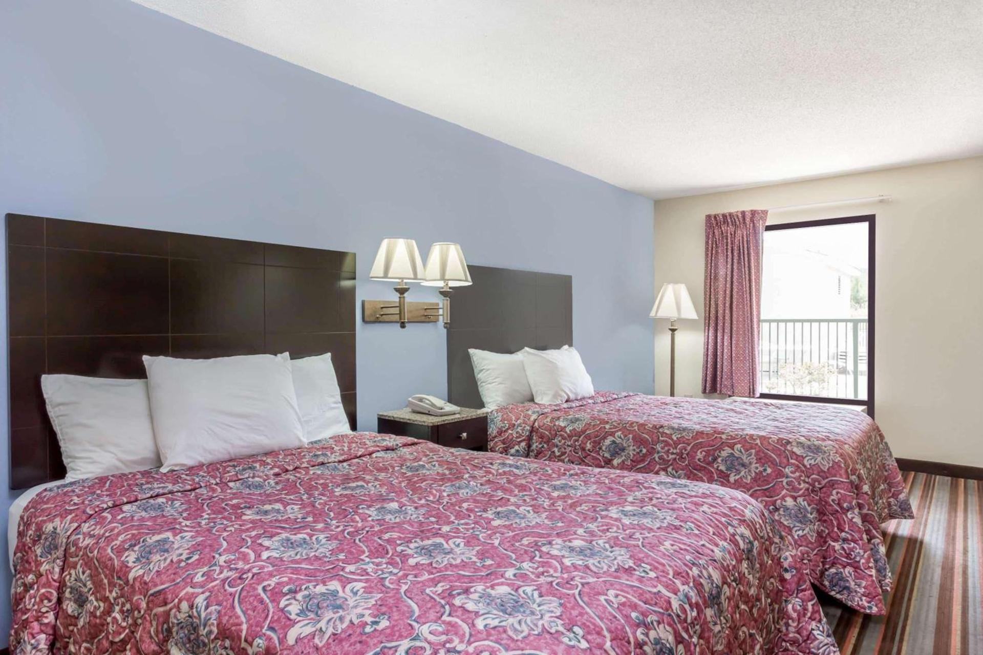 Days Inn by Wyndham Sanford photo 9