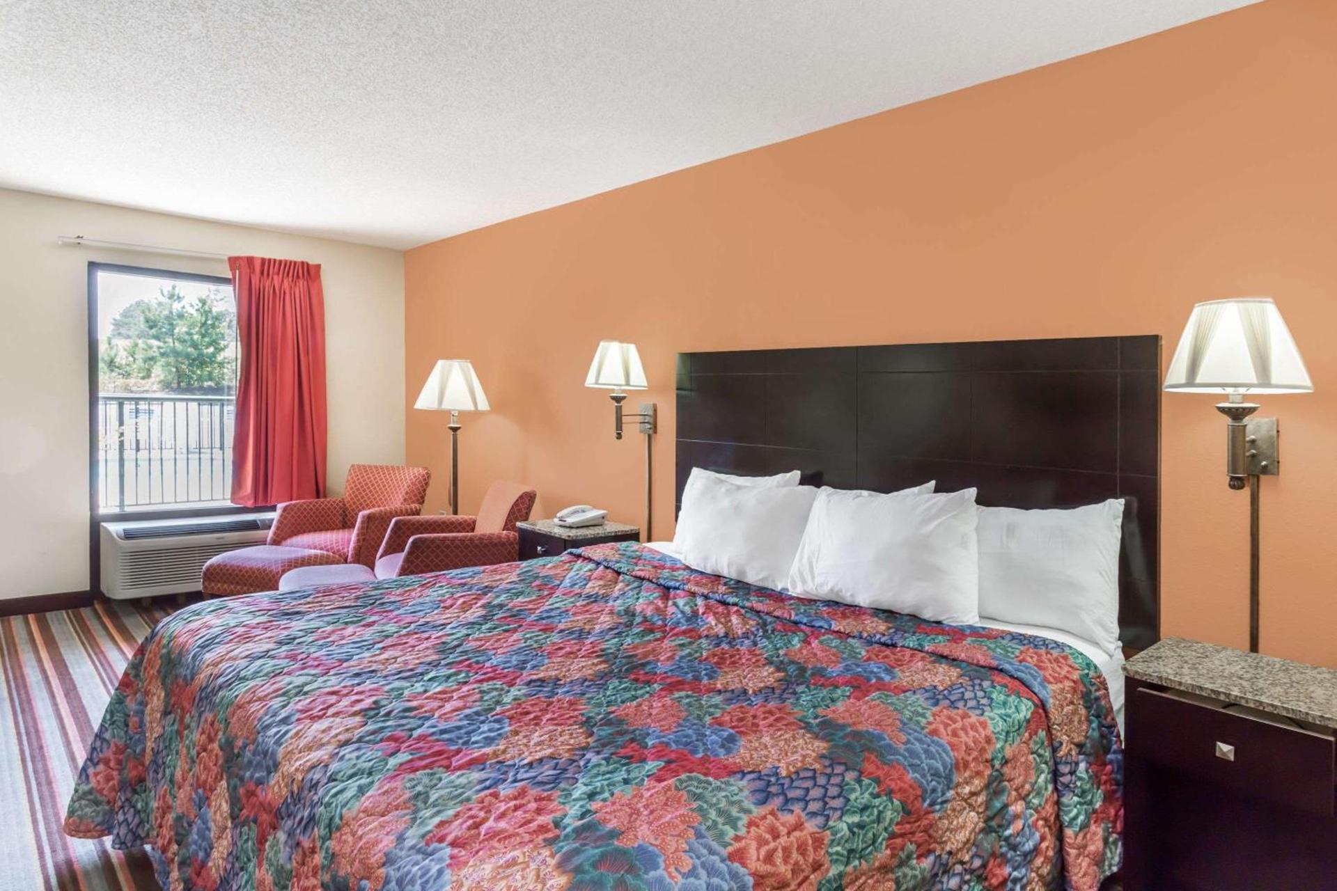 Days Inn by Wyndham Sanford photo 7