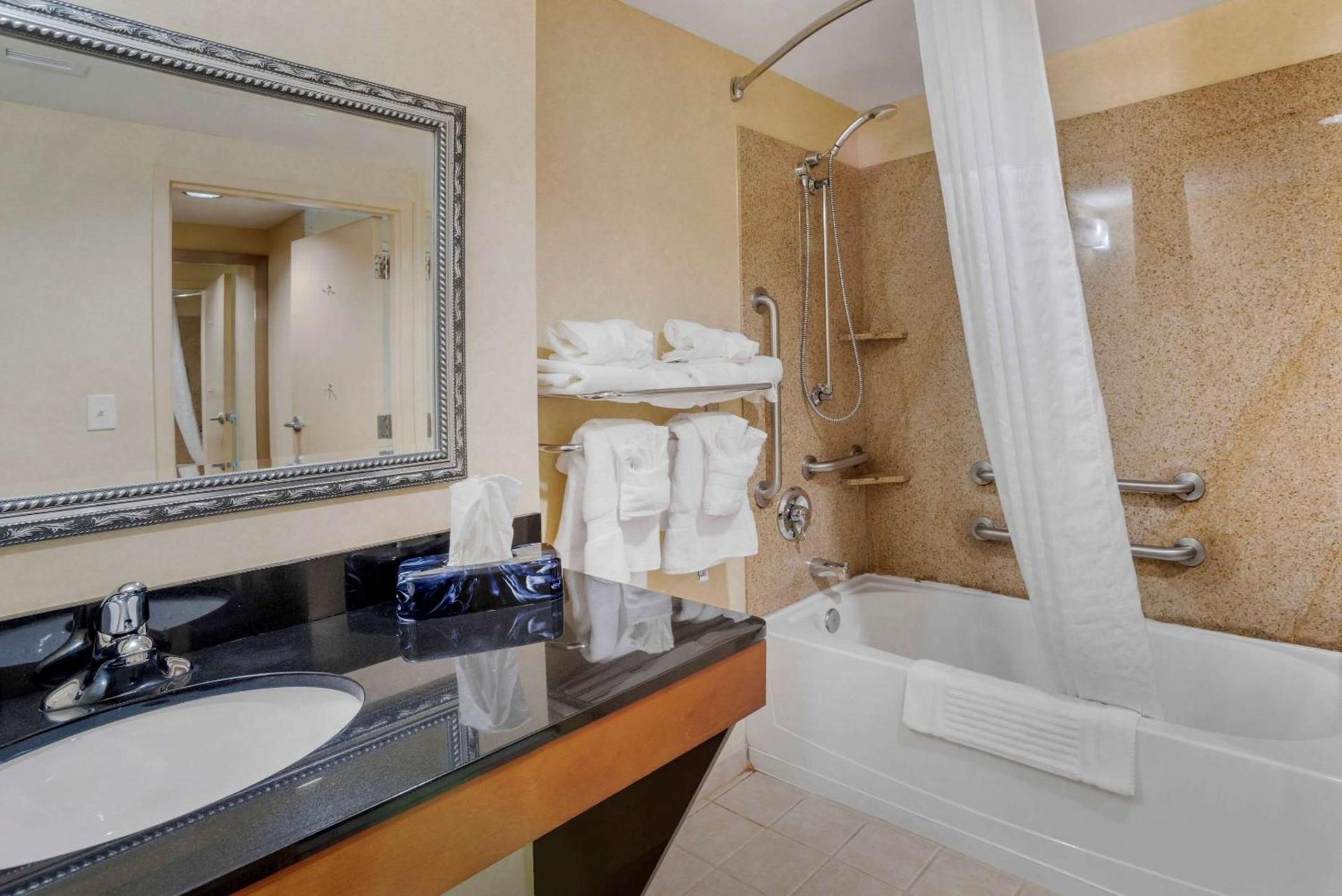 Comfort Suites Fredericksburg North photo 14