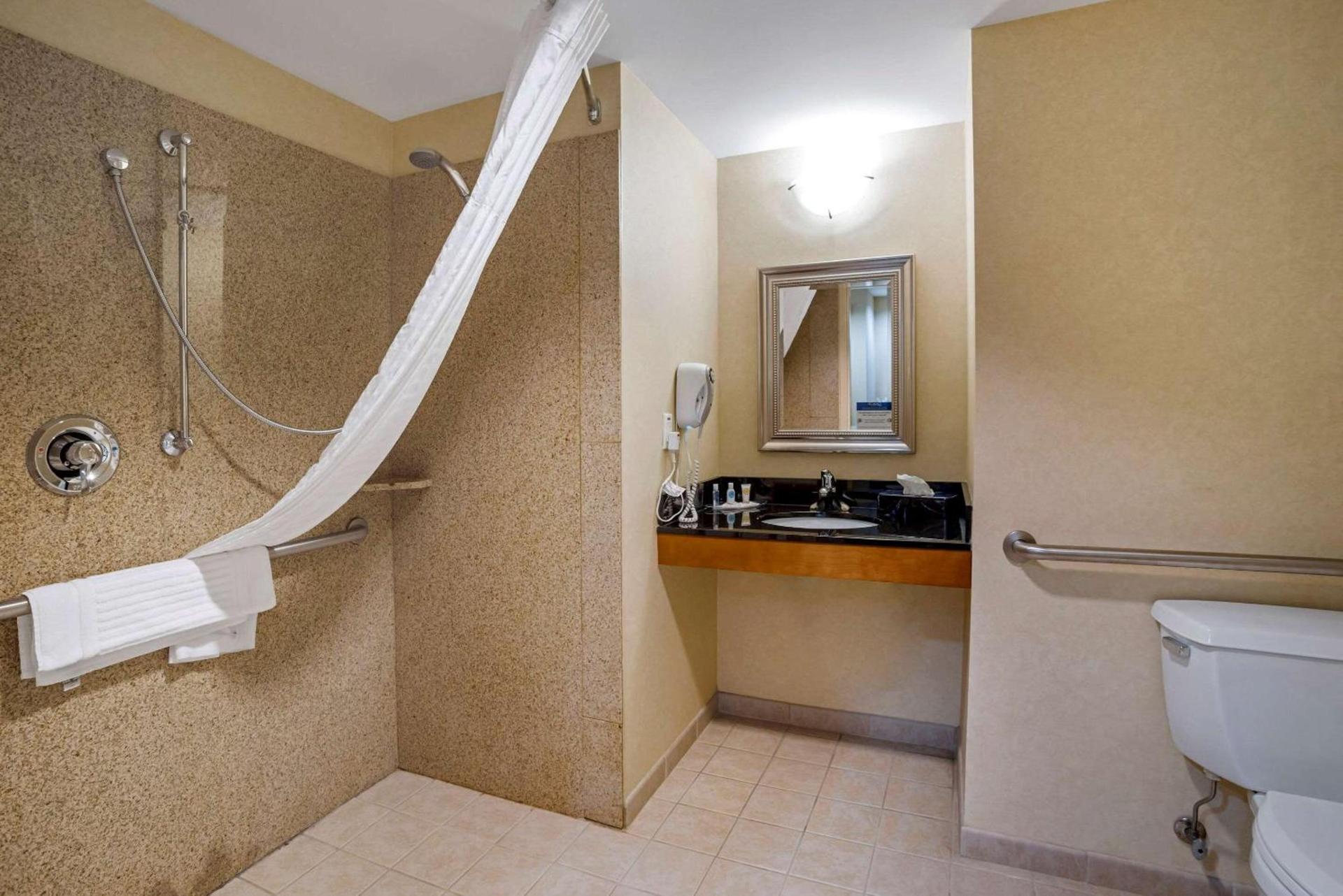 Comfort Suites Fredericksburg North photo 15