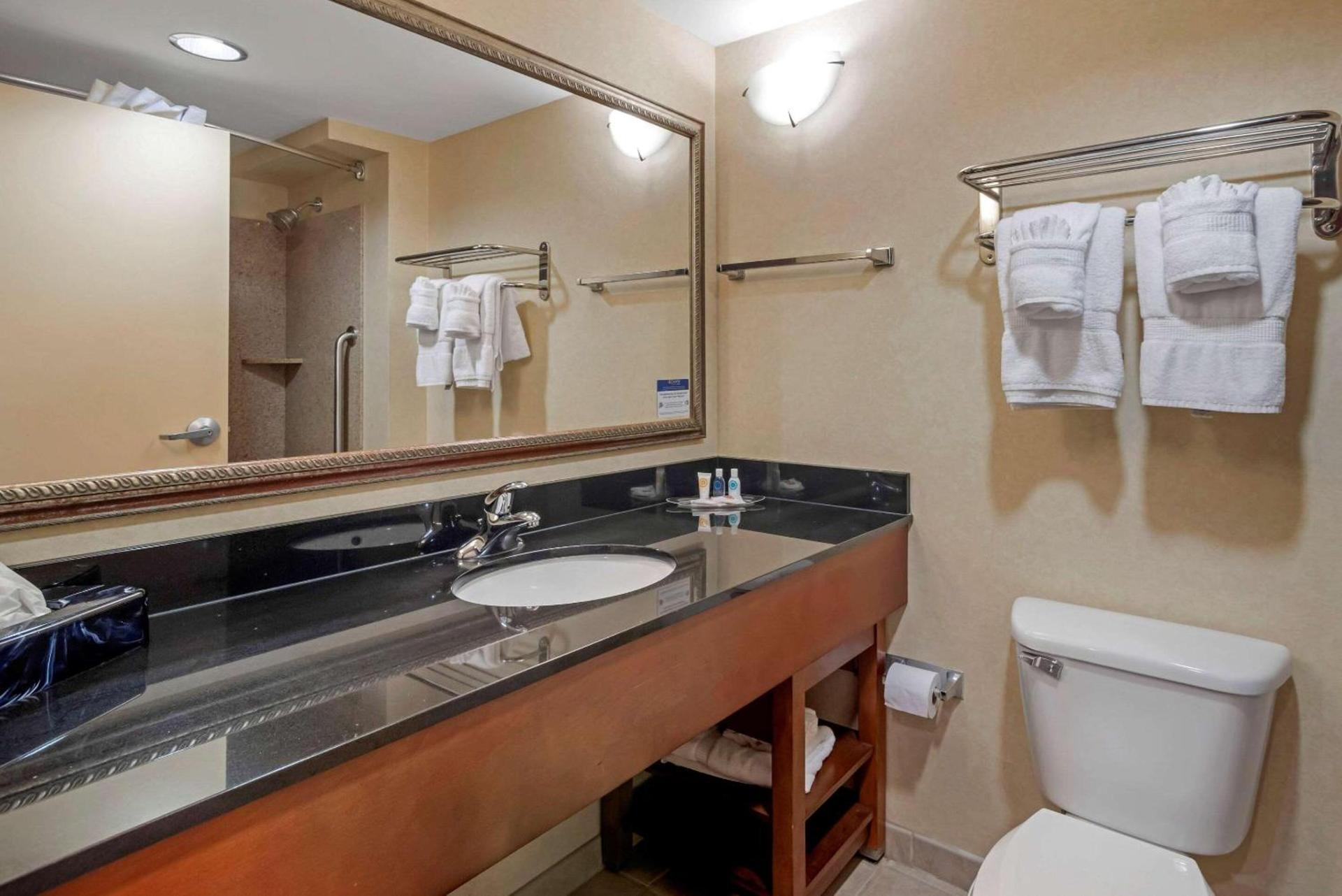 Comfort Suites Fredericksburg North photo 21