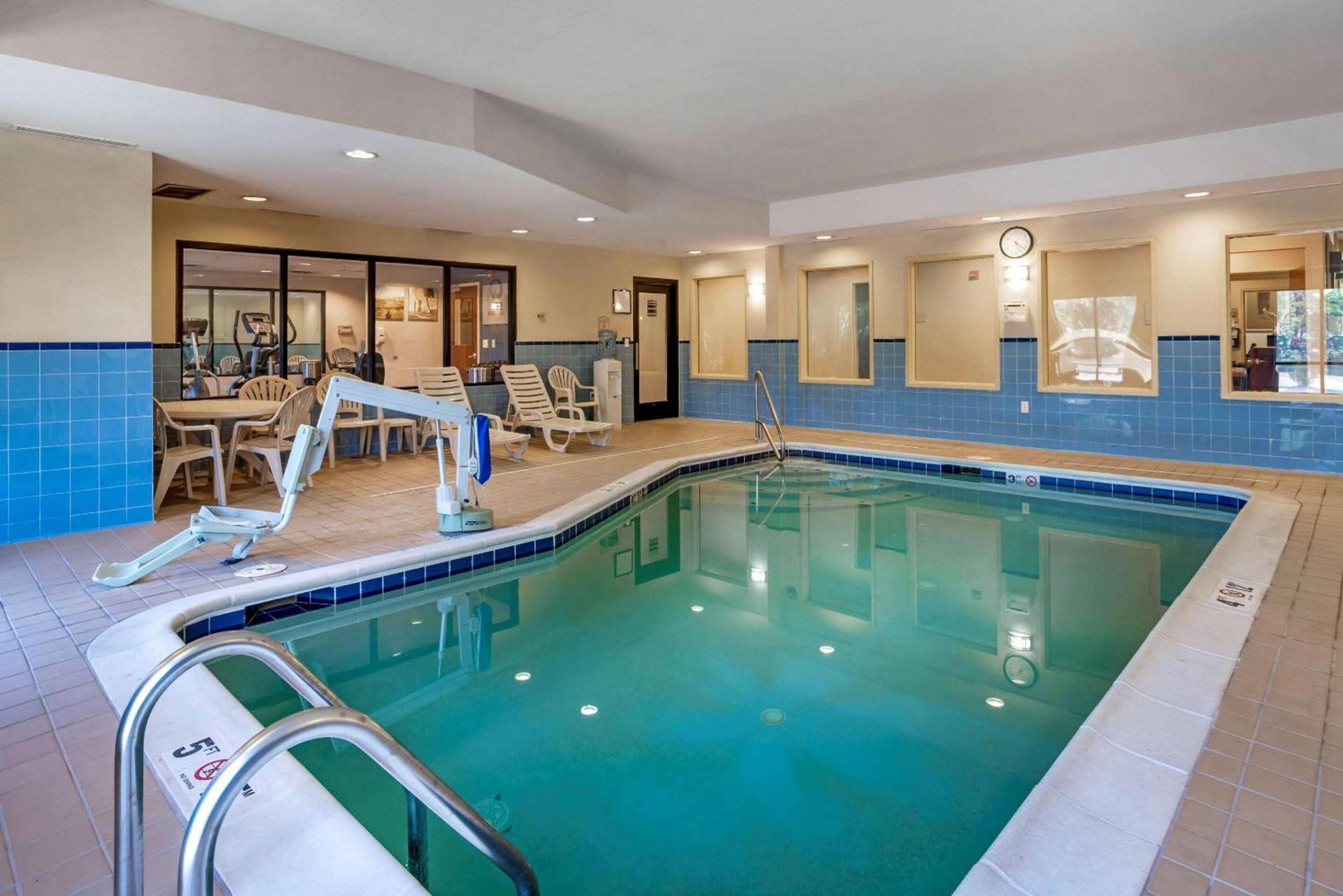Comfort Suites Fredericksburg North photo 47