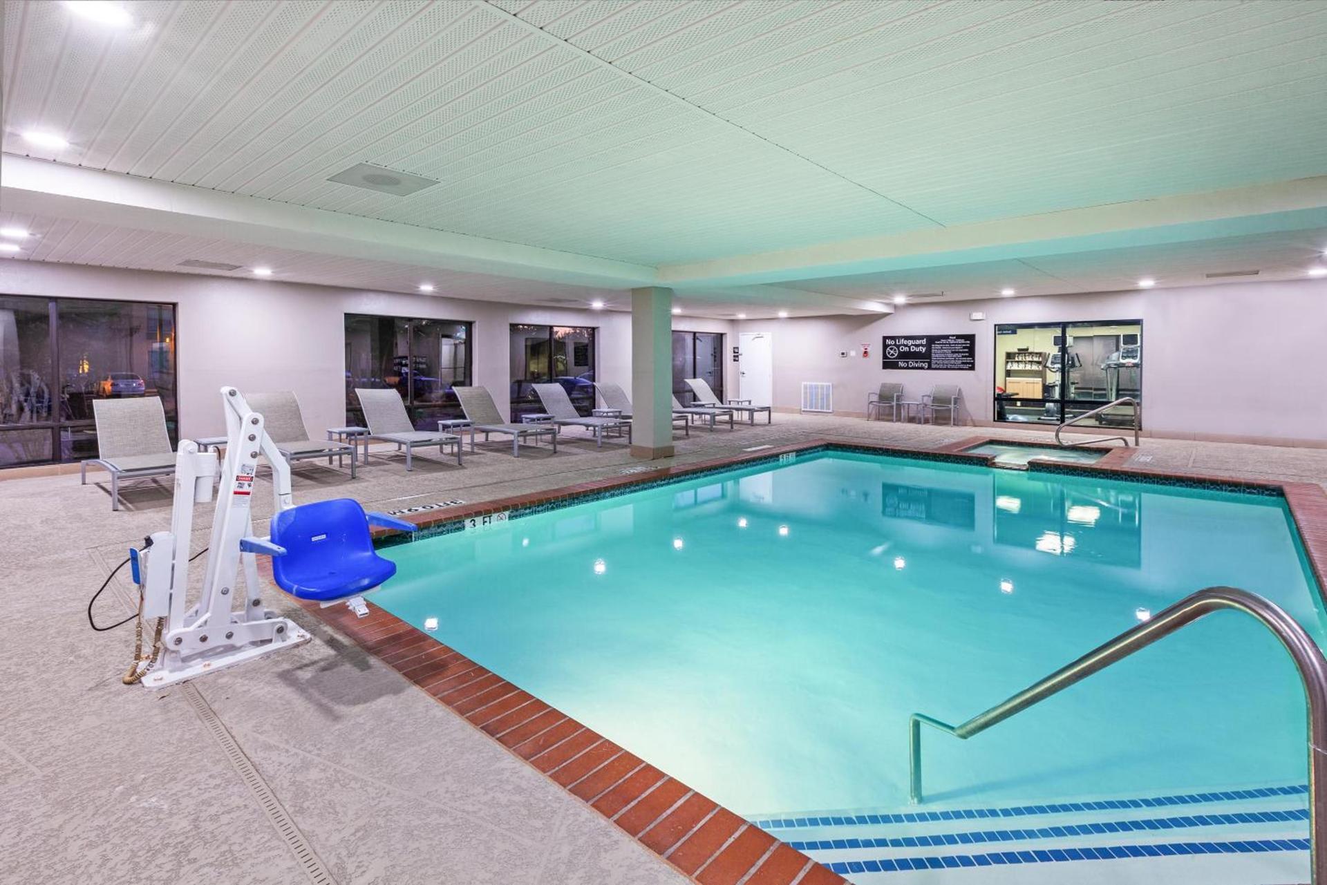 Comfort Inn Sherman - Denison Area photo 2