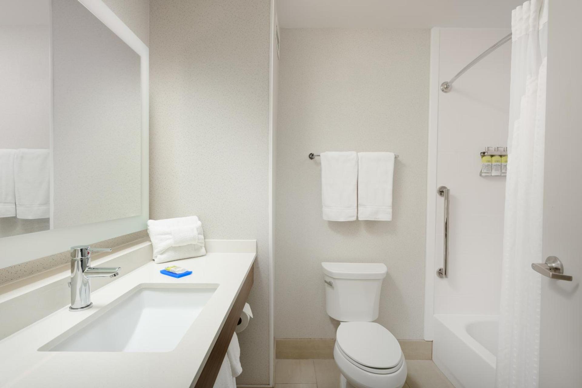 Holiday Inn Express - Tullahoma by IHG photo 2